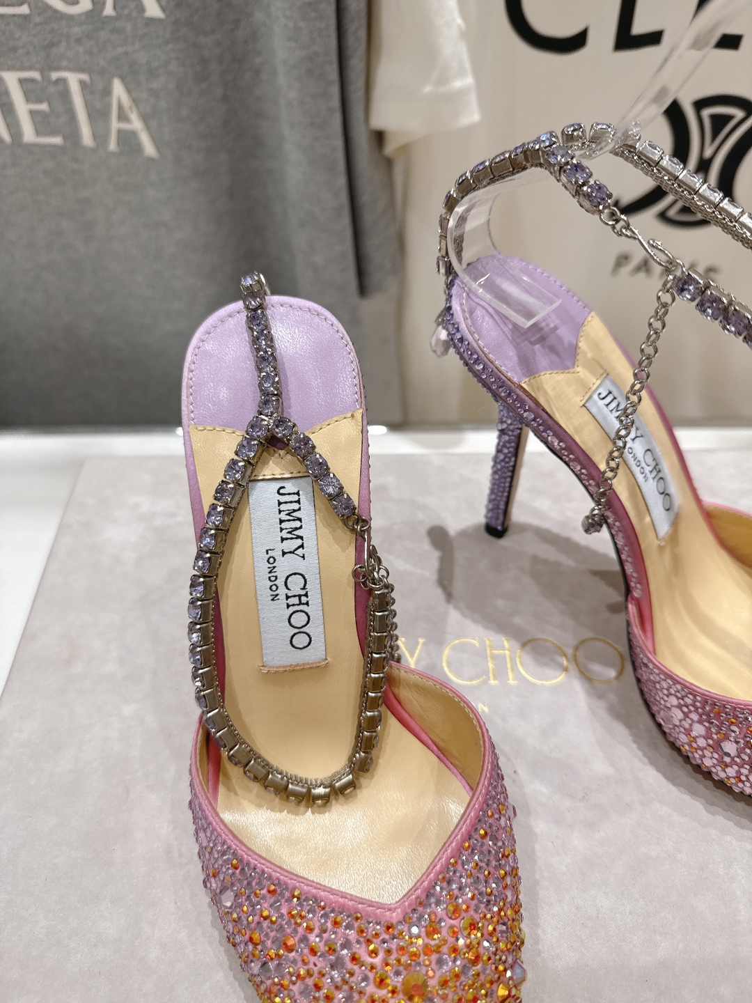 高版本出厂
  JIMMY CHOO*｜JC/吉米周2025ss夏季新款烫钻高跟凉鞋

原版套楦，完美的