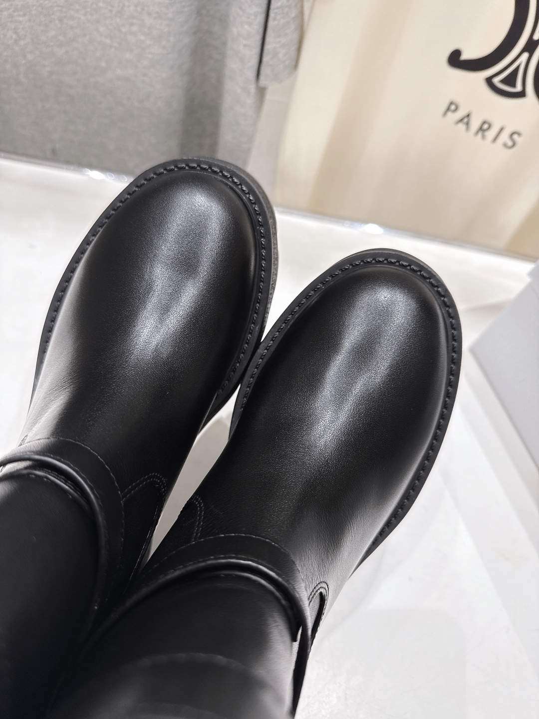 高版本出厂
 Dior/迪奥D家2025ss最新走秀新款短靴机车靴马丁靴～
原版开发细节完美，精致纹理细
