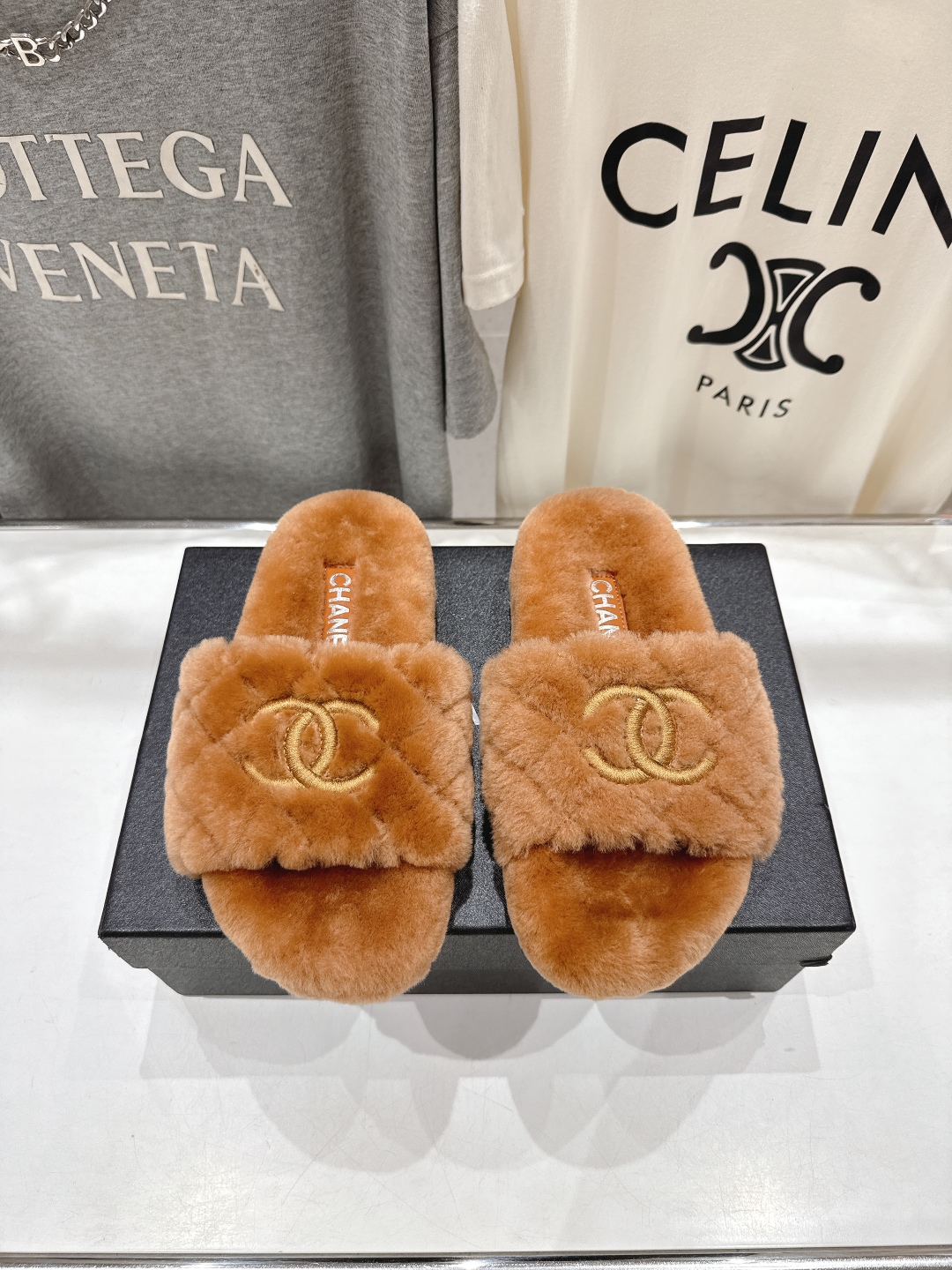 高版本出厂
 官网同步.新品毛拖/顶级版本CHANEL*小香2025ss独家爆款系列毛毛拖鞋！秋冬宝藏时