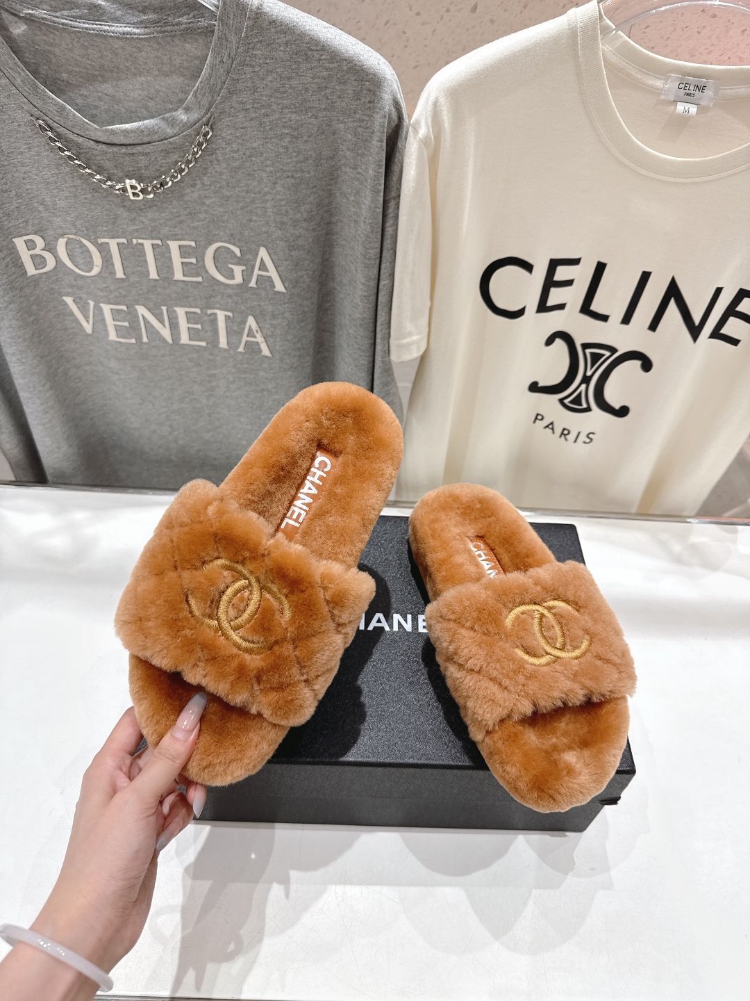 高版本出厂
 官网同步.新品毛拖/顶级版本CHANEL*小香2025ss独家爆款系列毛毛拖鞋！秋冬宝藏时
