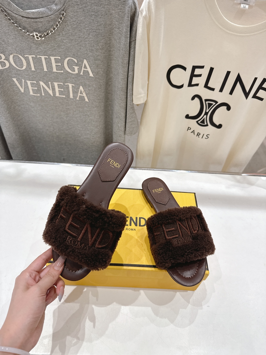 高版本出厂  
  Fendi/芬迪2025ss秋冬新款居家平底毛毛拖鞋，真是好玩好看好萌哒
原版复刻精