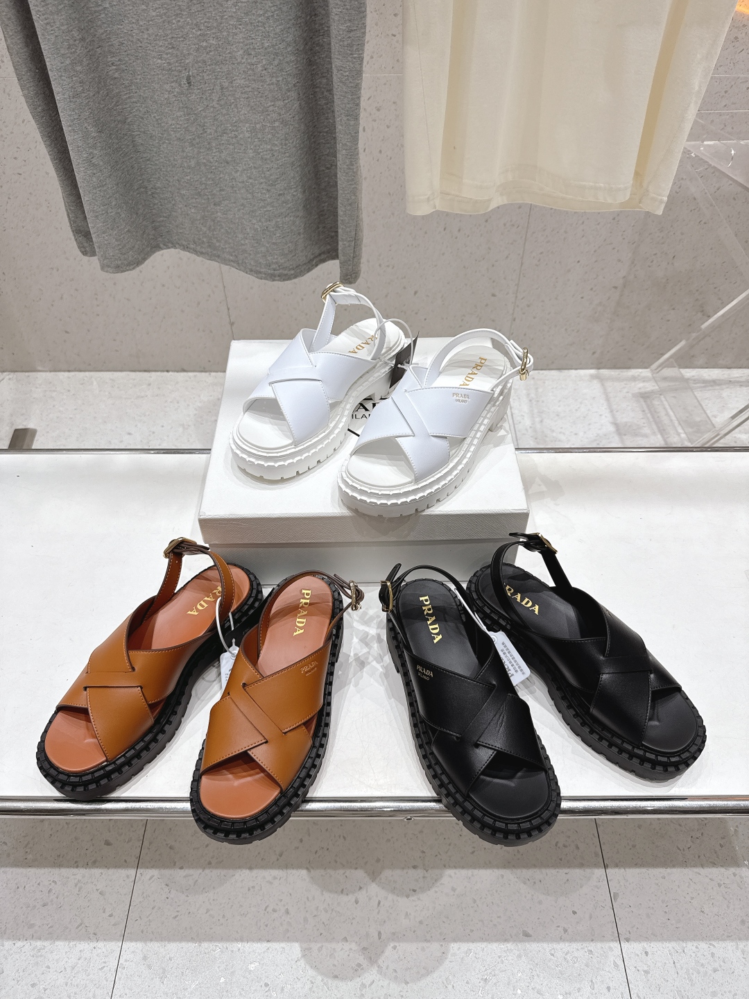高版本出厂
 Prada/普拉达2025ss夏季新款复古风沙滩厚底凉鞋
这个鞋型真的属于经典不会过时的设