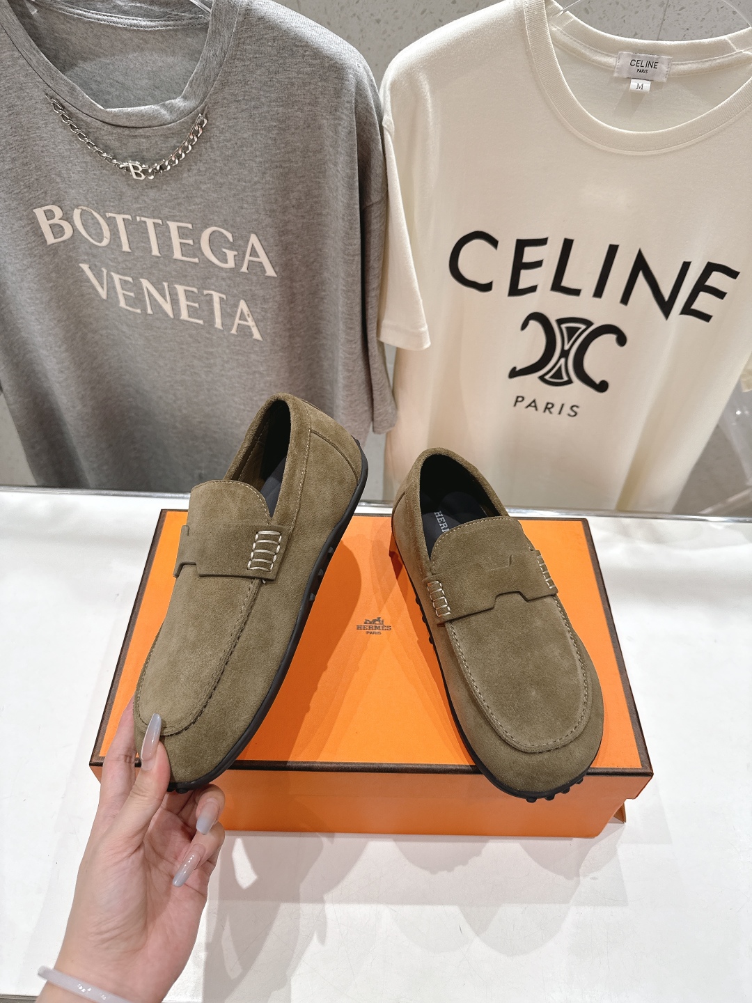 高版本出厂  男码+10
   Hermes/爱马仕H家25ss新品情侣款休闲鞋乐福鞋
经典休闲风格，经