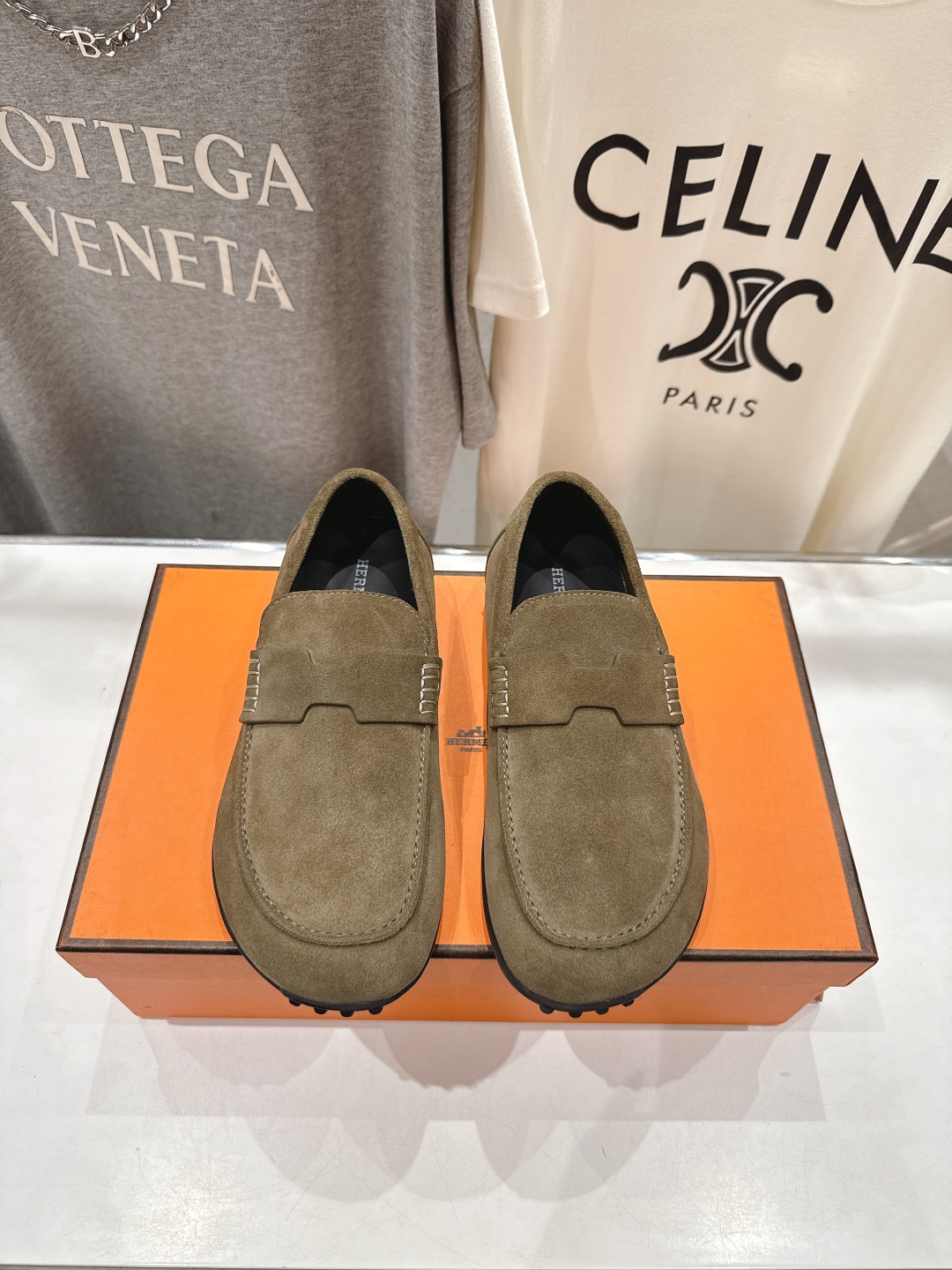 高版本出厂  男码+10
   Hermes/爱马仕H家25ss新品情侣款休闲鞋乐福鞋
经典休闲风格，经