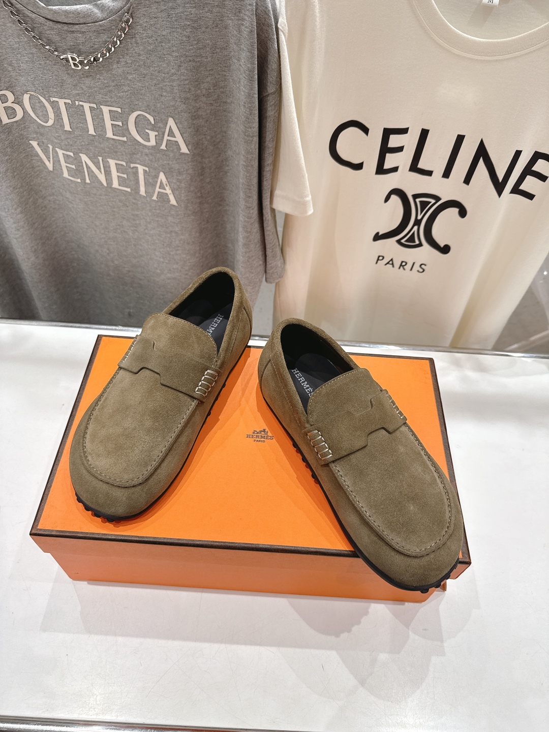 高版本出厂  男码+10
   Hermes/爱马仕H家25ss新品情侣款休闲鞋乐福鞋
经典休闲风格，经