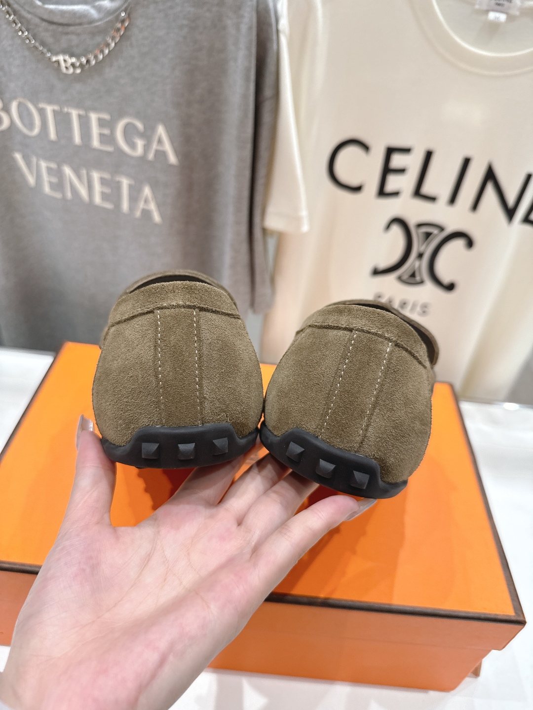 高版本出厂  男码+10
   Hermes/爱马仕H家25ss新品情侣款休闲鞋乐福鞋
经典休闲风格，经