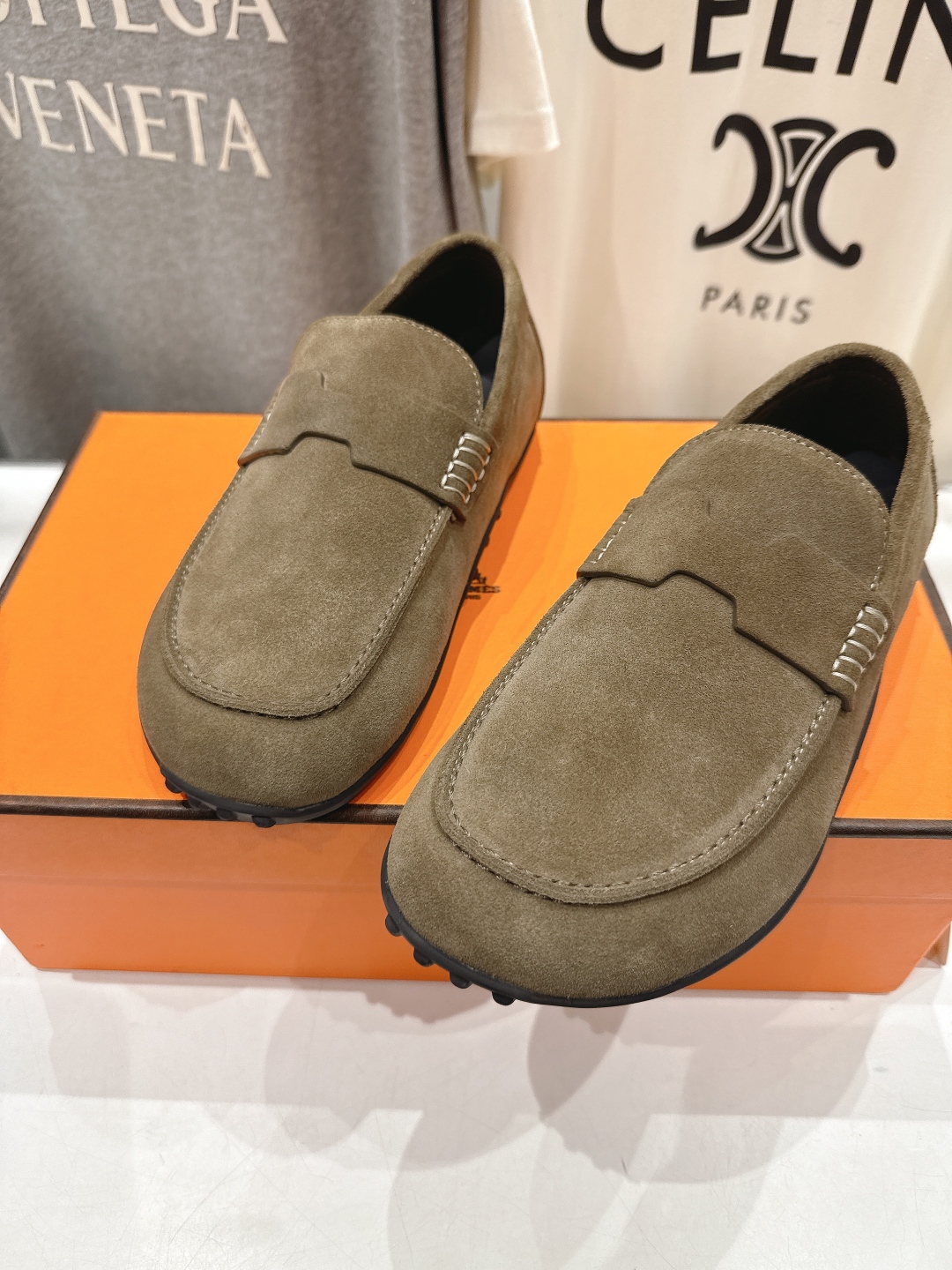 高版本出厂  男码+10
   Hermes/爱马仕H家25ss新品情侣款休闲鞋乐福鞋
经典休闲风格，经