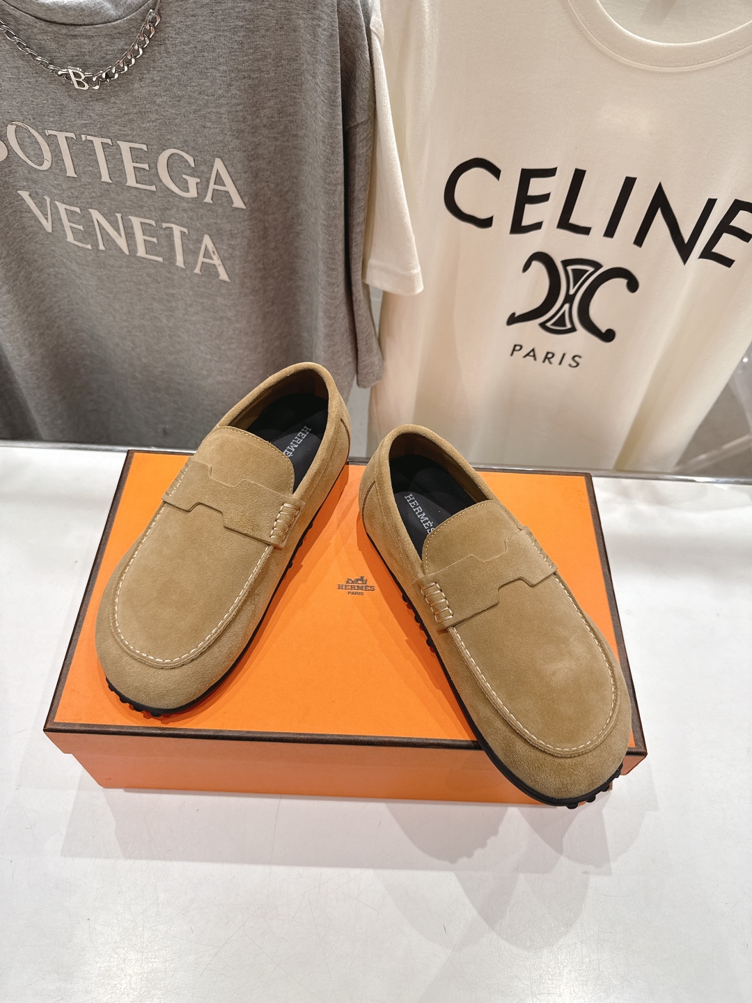 高版本出厂  男码+10
   Hermes/爱马仕H家25ss新品情侣款休闲鞋乐福鞋
经典休闲风格，经