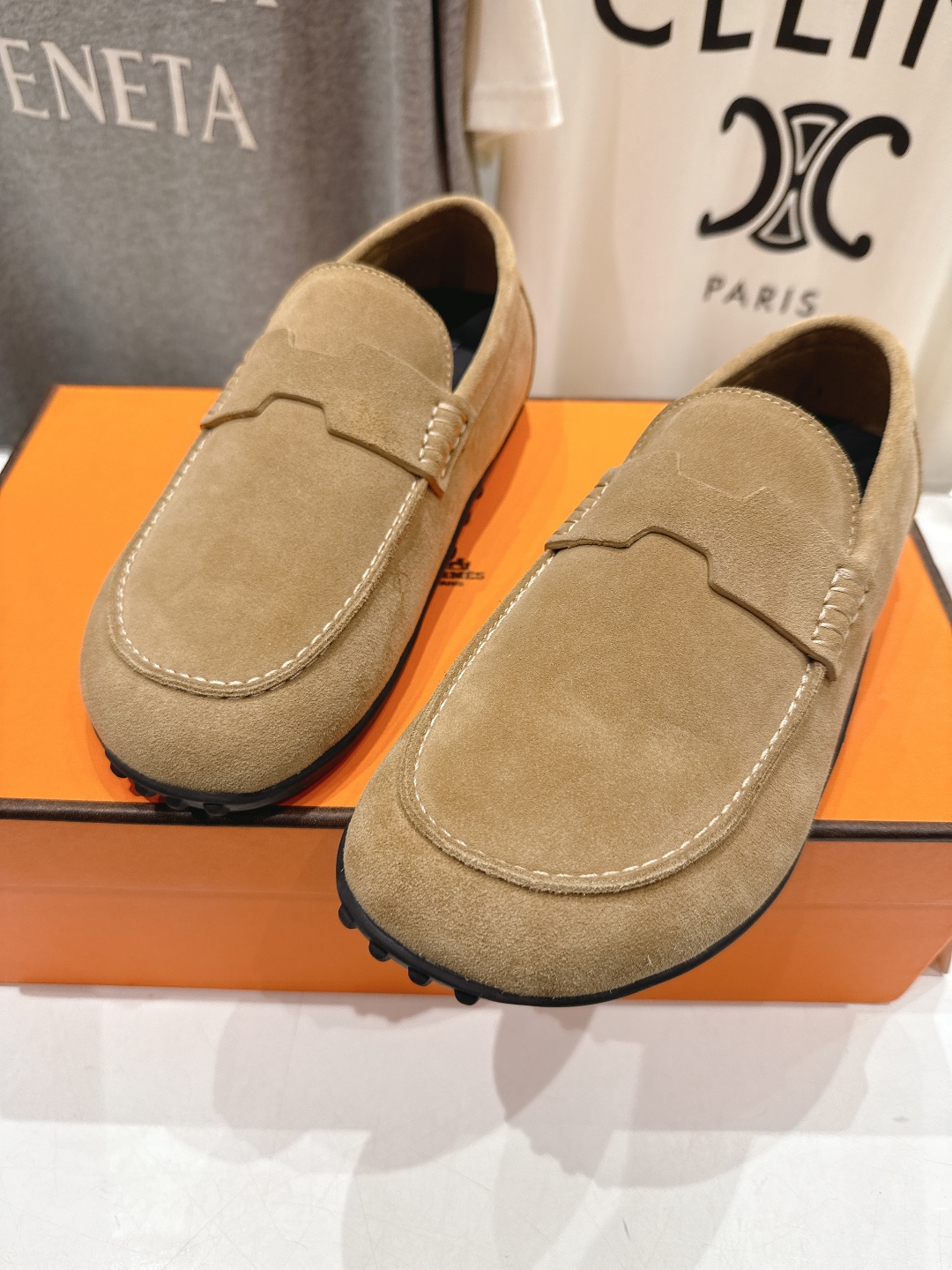 高版本出厂  男码+10
   Hermes/爱马仕H家25ss新品情侣款休闲鞋乐福鞋
经典休闲风格，经
