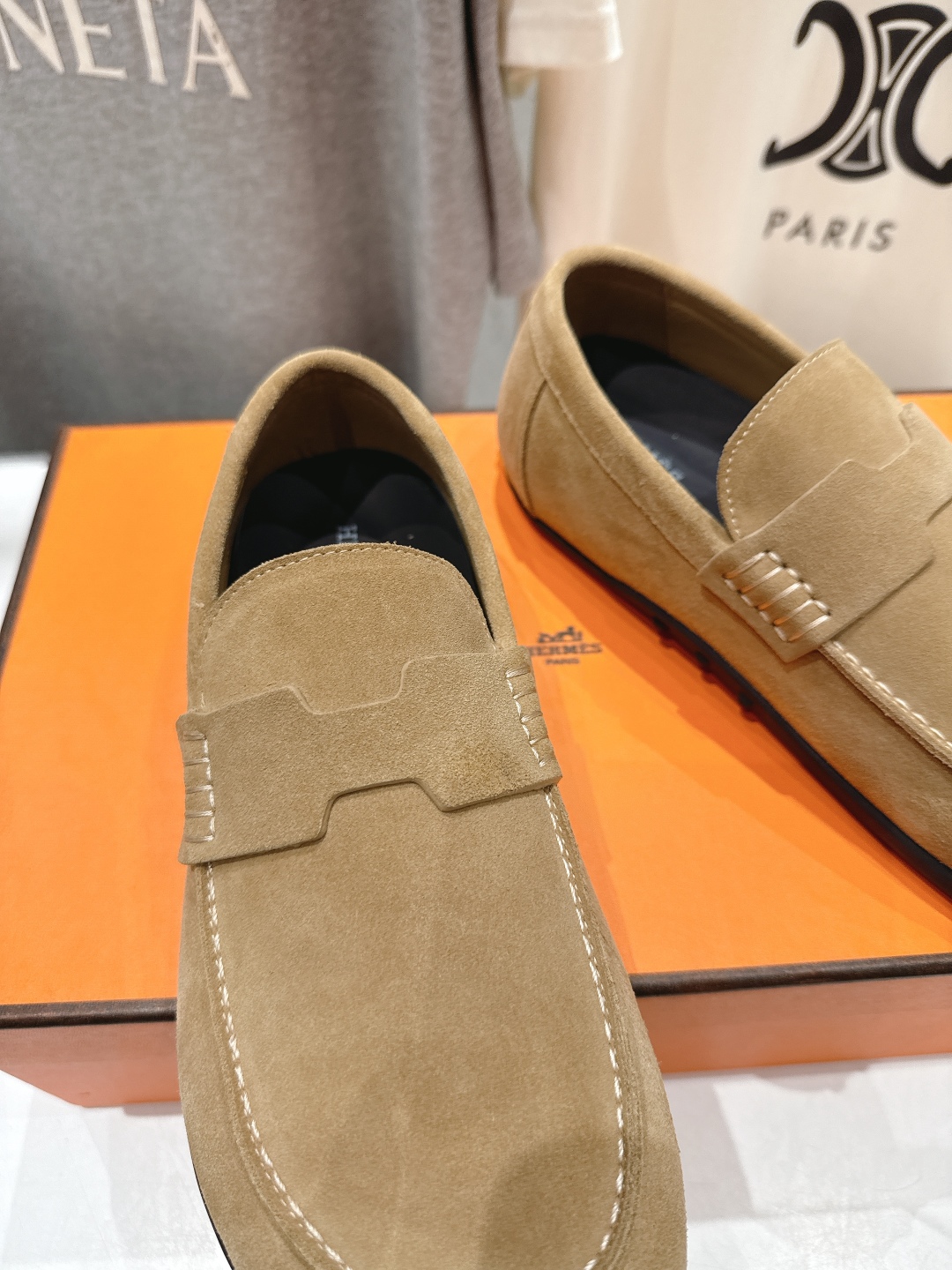 高版本出厂  男码+10
   Hermes/爱马仕H家25ss新品情侣款休闲鞋乐福鞋
经典休闲风格，经