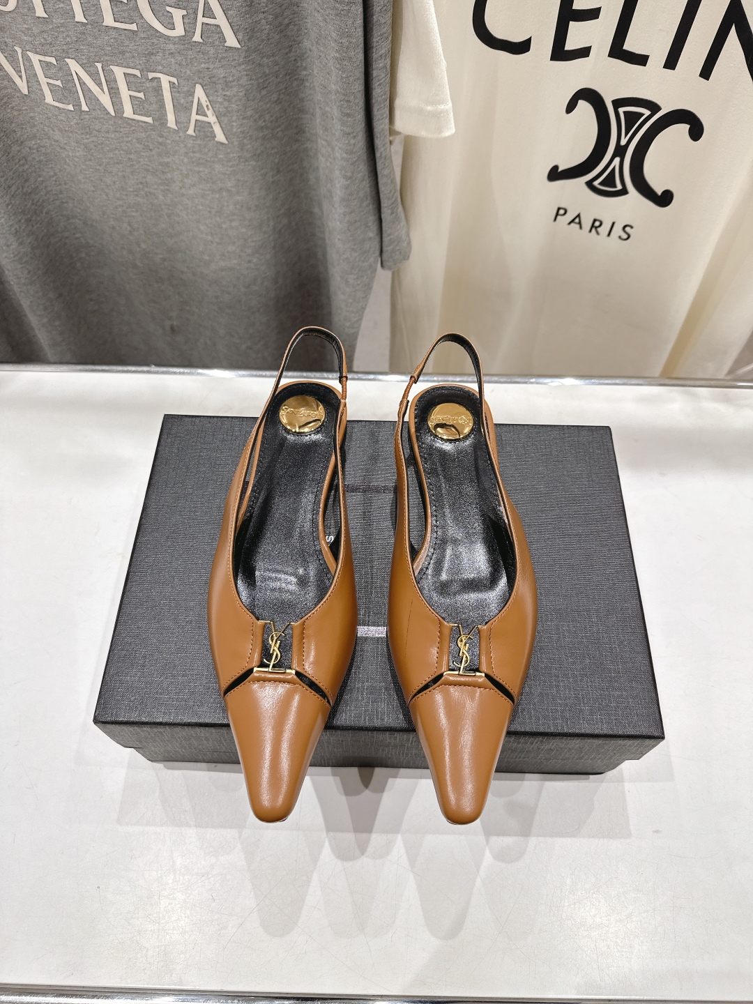 高版本出厂
   SAINT LAURENT/圣罗兰YSL🆕 25ss早秋大热全新平底单鞋！
经典Cas