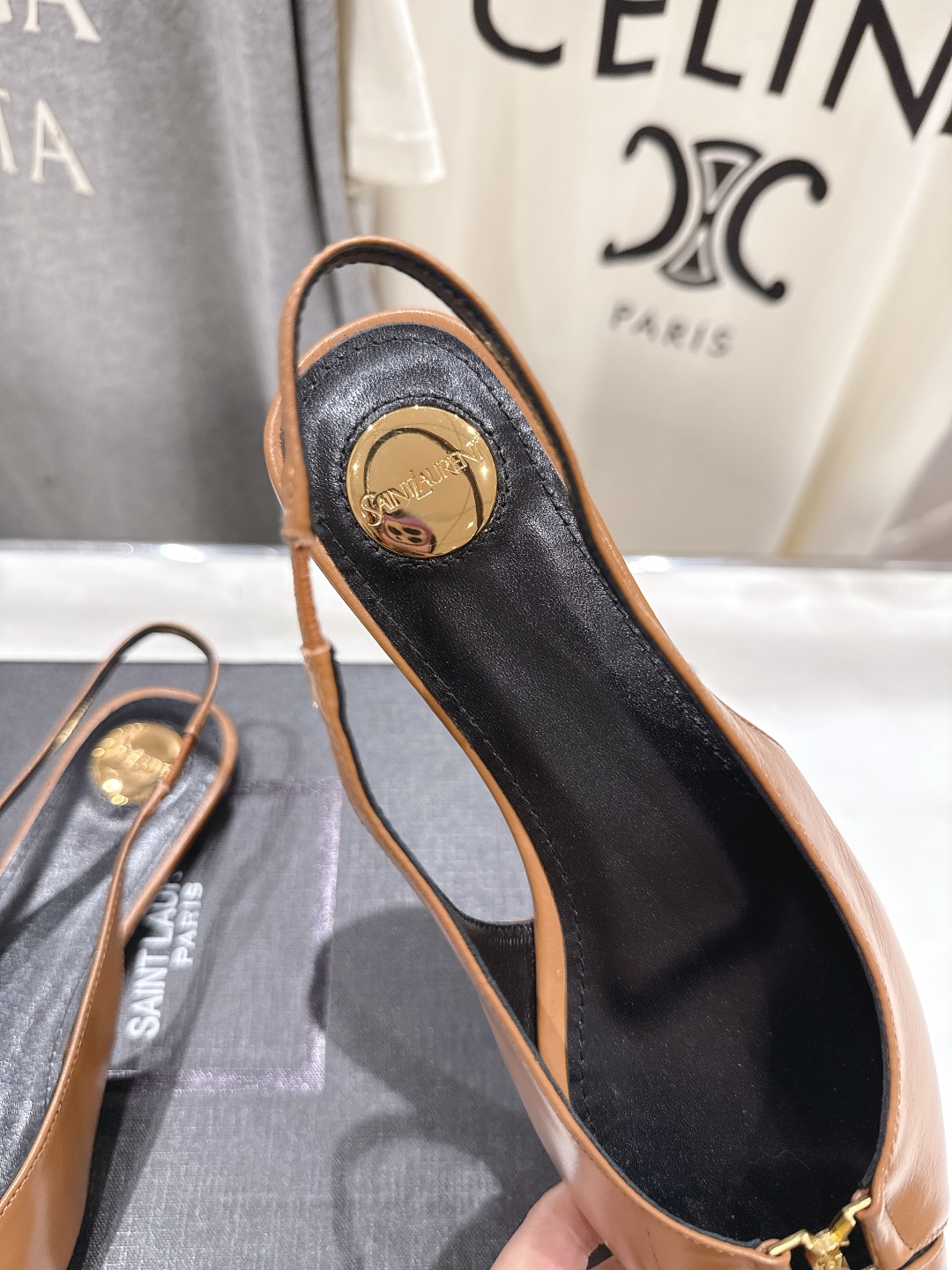 高版本出厂
   SAINT LAURENT/圣罗兰YSL🆕 25ss早秋大热全新平底单鞋！
经典Cas
