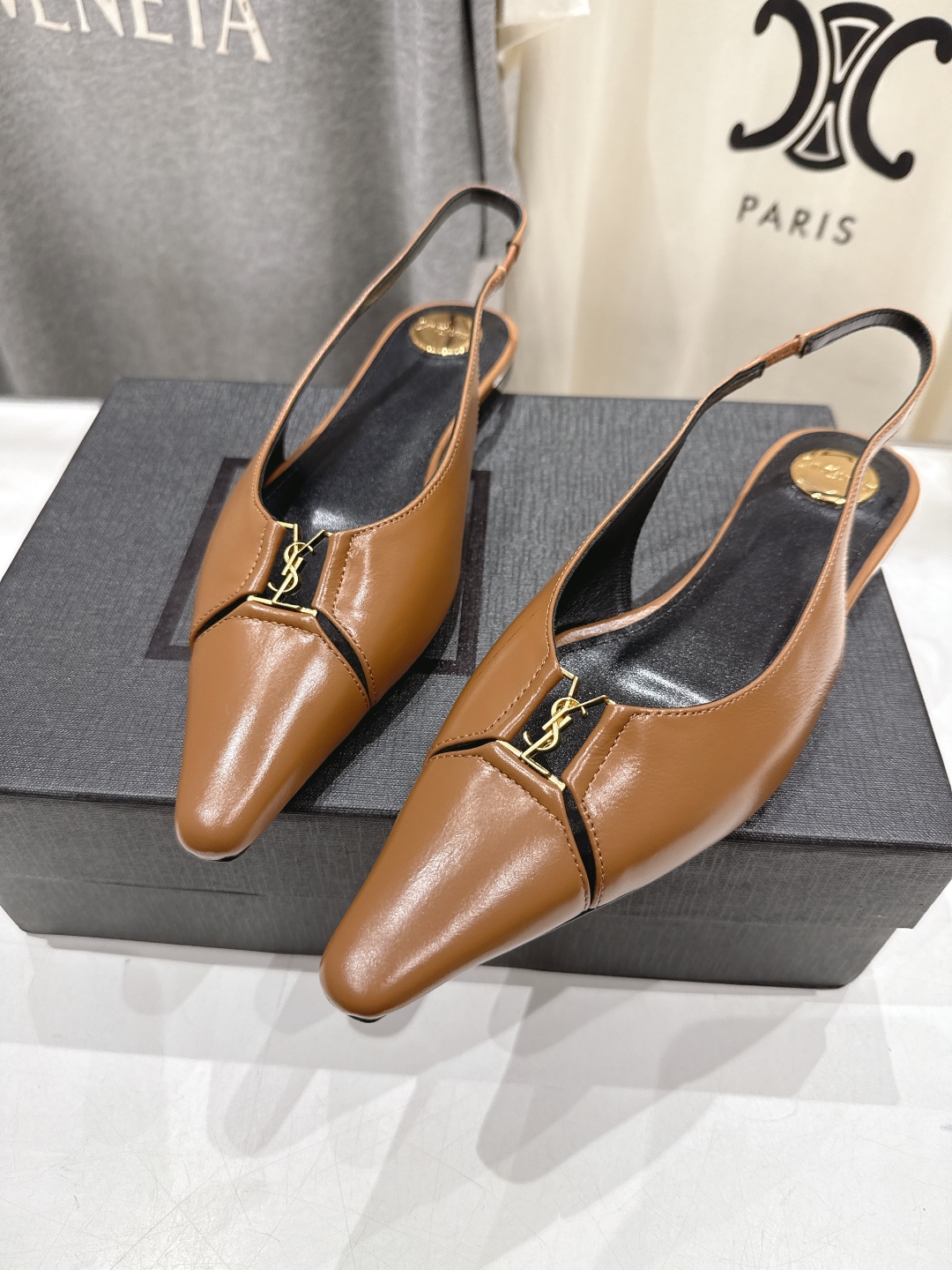 高版本出厂
   SAINT LAURENT/圣罗兰YSL🆕 25ss早秋大热全新平底单鞋！
经典Cas