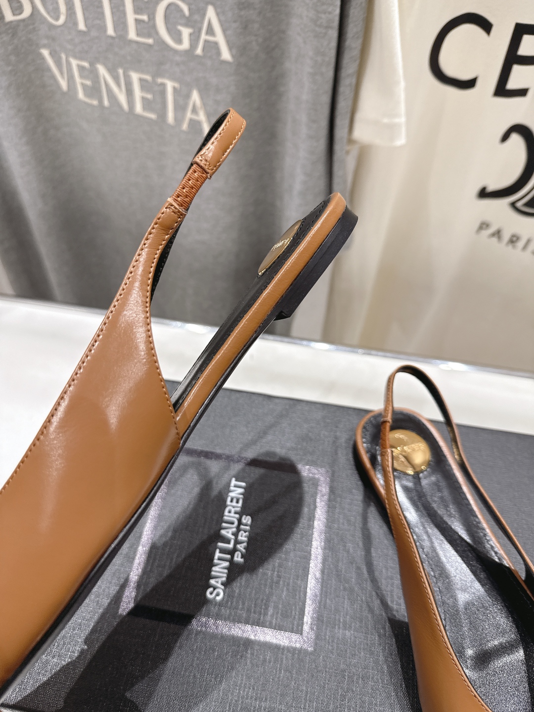 高版本出厂
   SAINT LAURENT/圣罗兰YSL🆕 25ss早秋大热全新平底单鞋！
经典Cas