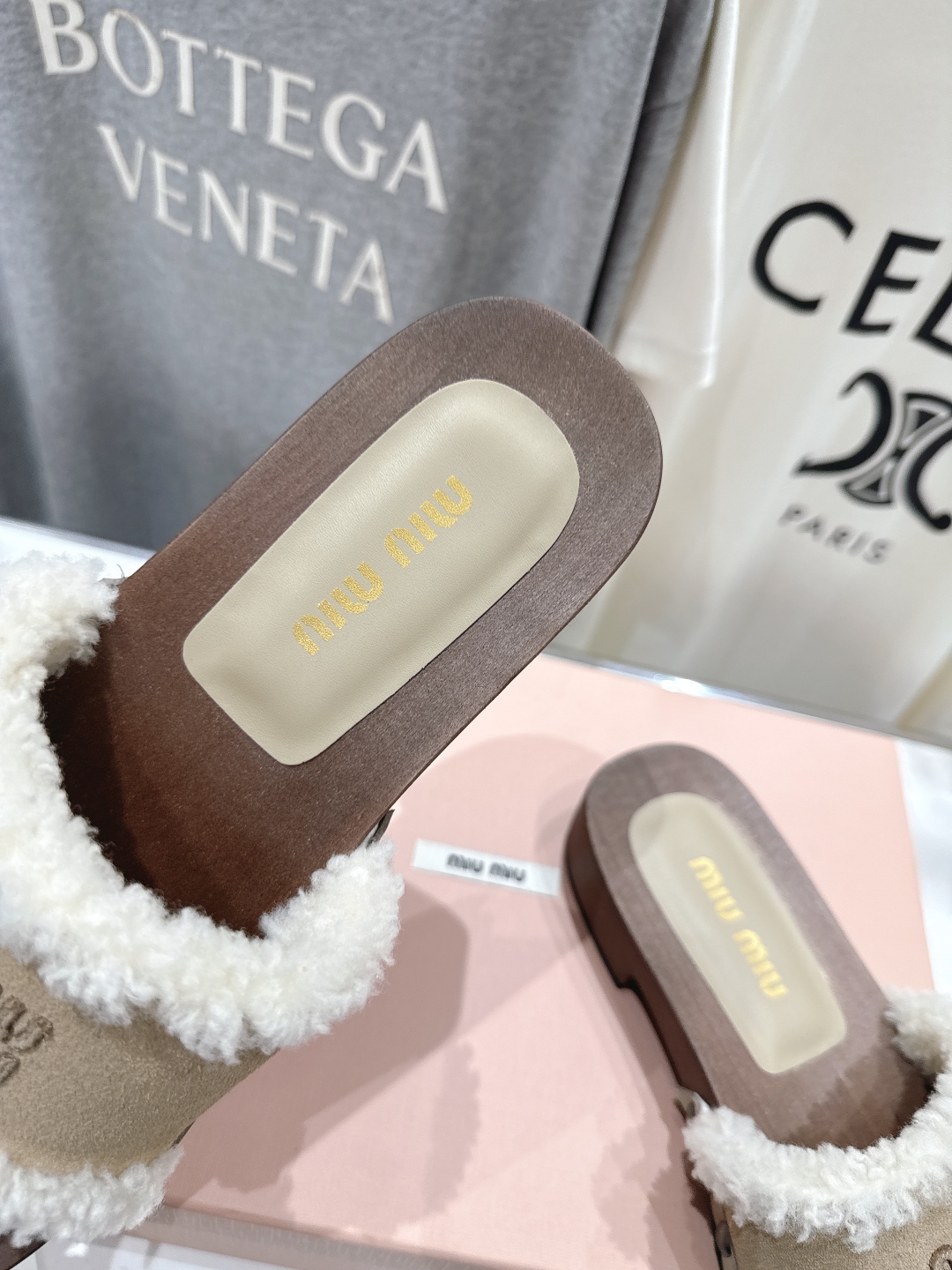 高版本出厂  
  MiuMiu/缪缪2025ss秋冬最新火爆款勃肯穆勒厚底毛毛拖鞋 居家保暖时尚于一体