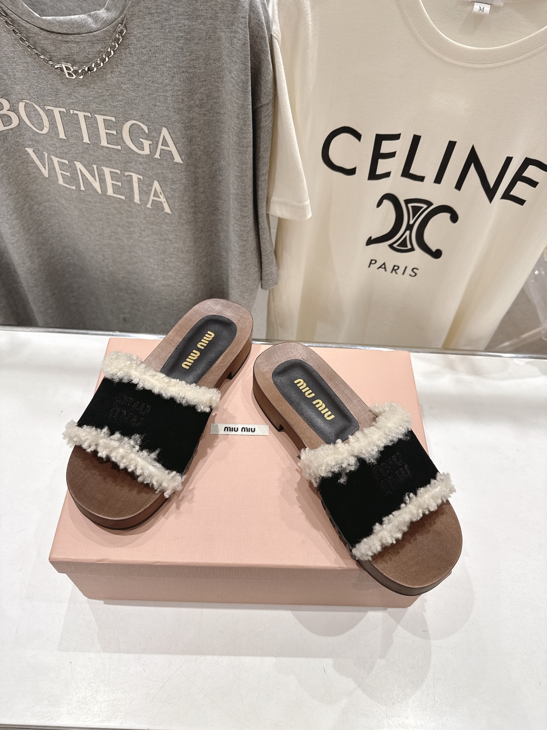 高版本出厂  
  MiuMiu/缪缪2025ss秋冬最新火爆款勃肯穆勒厚底毛毛拖鞋 居家保暖时尚于一体