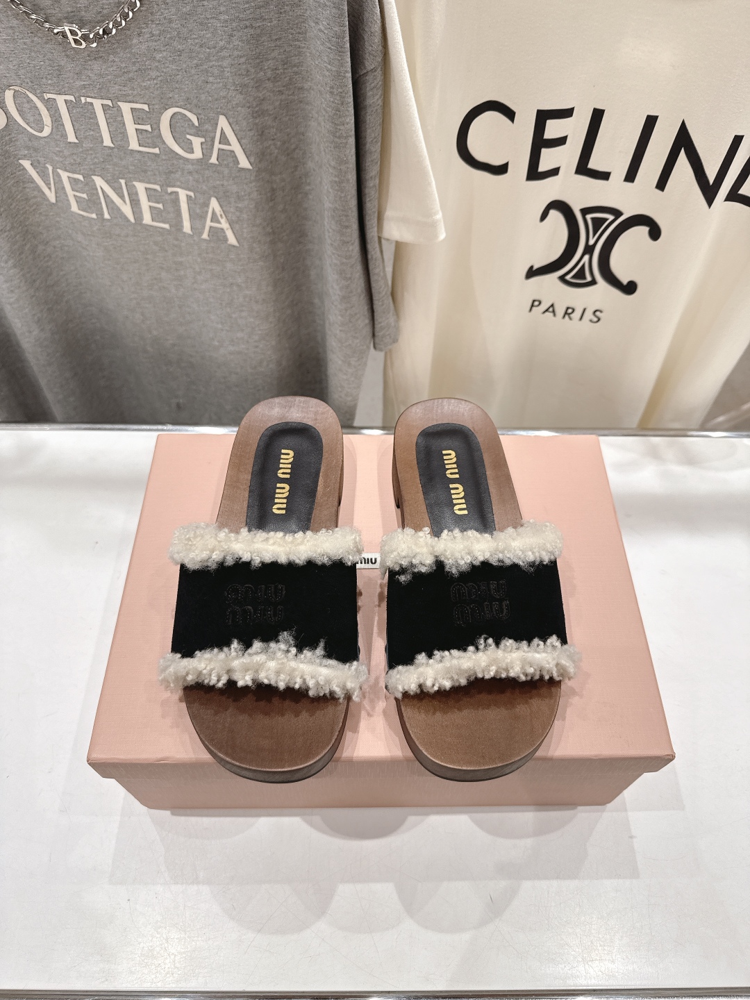 高版本出厂  
  MiuMiu/缪缪2025ss秋冬最新火爆款勃肯穆勒厚底毛毛拖鞋 居家保暖时尚于一体