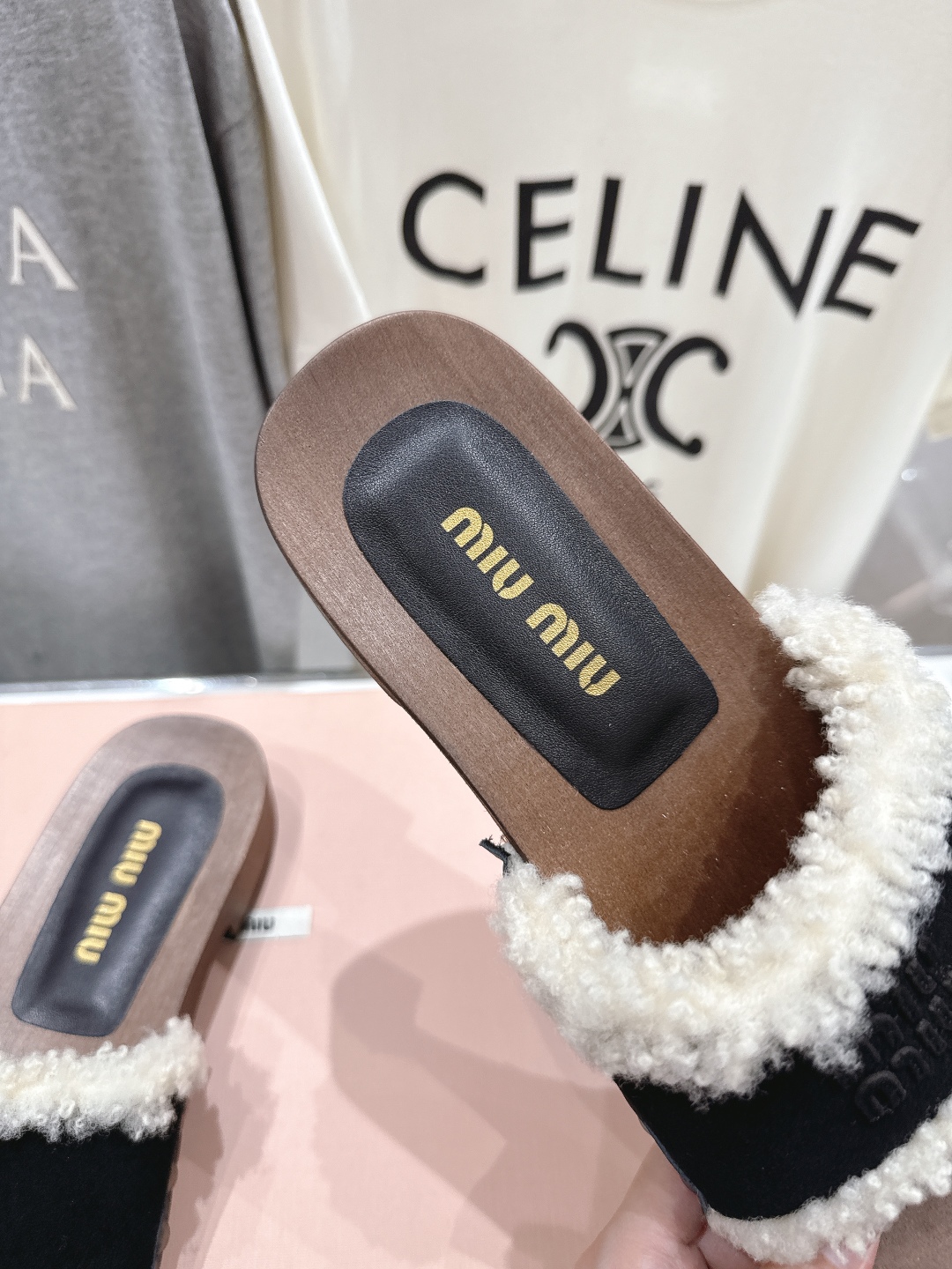 高版本出厂  
  MiuMiu/缪缪2025ss秋冬最新火爆款勃肯穆勒厚底毛毛拖鞋 居家保暖时尚于一体