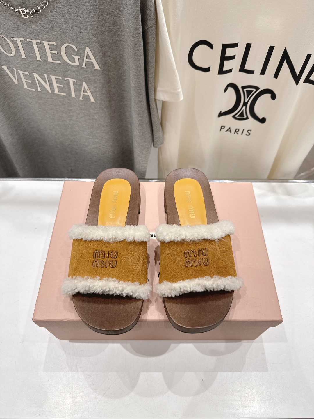 高版本出厂  
  MiuMiu/缪缪2025ss秋冬最新火爆款勃肯穆勒厚底毛毛拖鞋 居家保暖时尚于一体