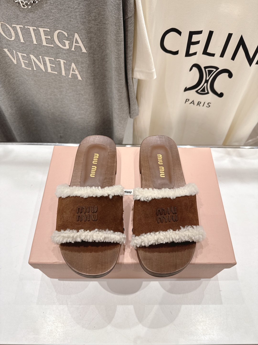 高版本出厂  
  MiuMiu/缪缪2025ss秋冬最新火爆款勃肯穆勒厚底毛毛拖鞋 居家保暖时尚于一体