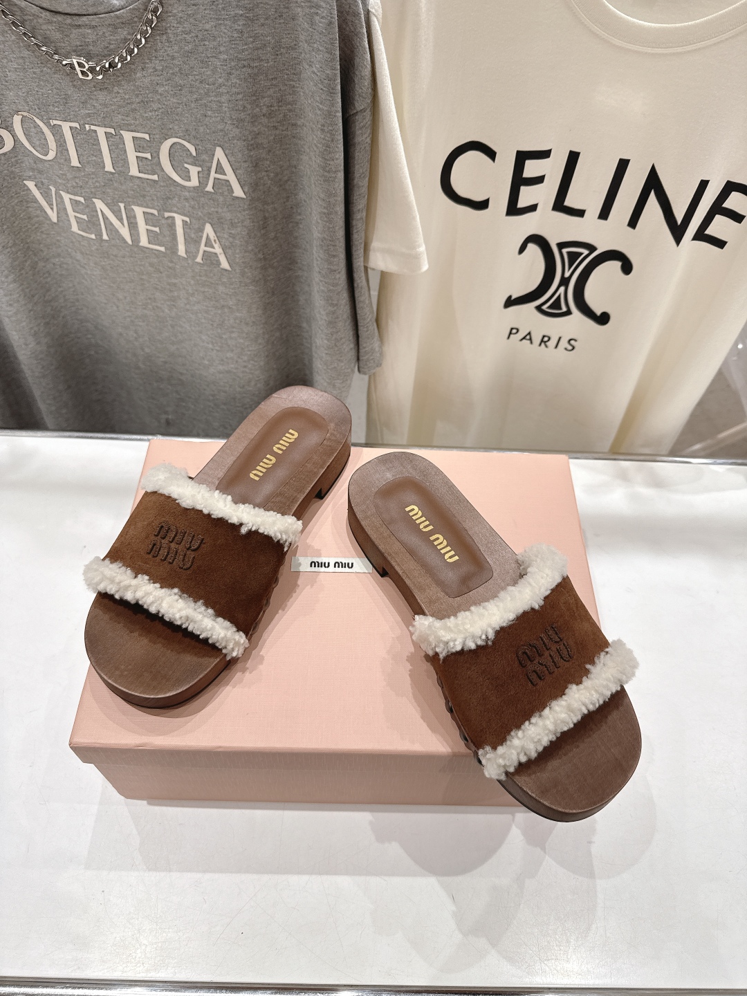 高版本出厂  
  MiuMiu/缪缪2025ss秋冬最新火爆款勃肯穆勒厚底毛毛拖鞋 居家保暖时尚于一体