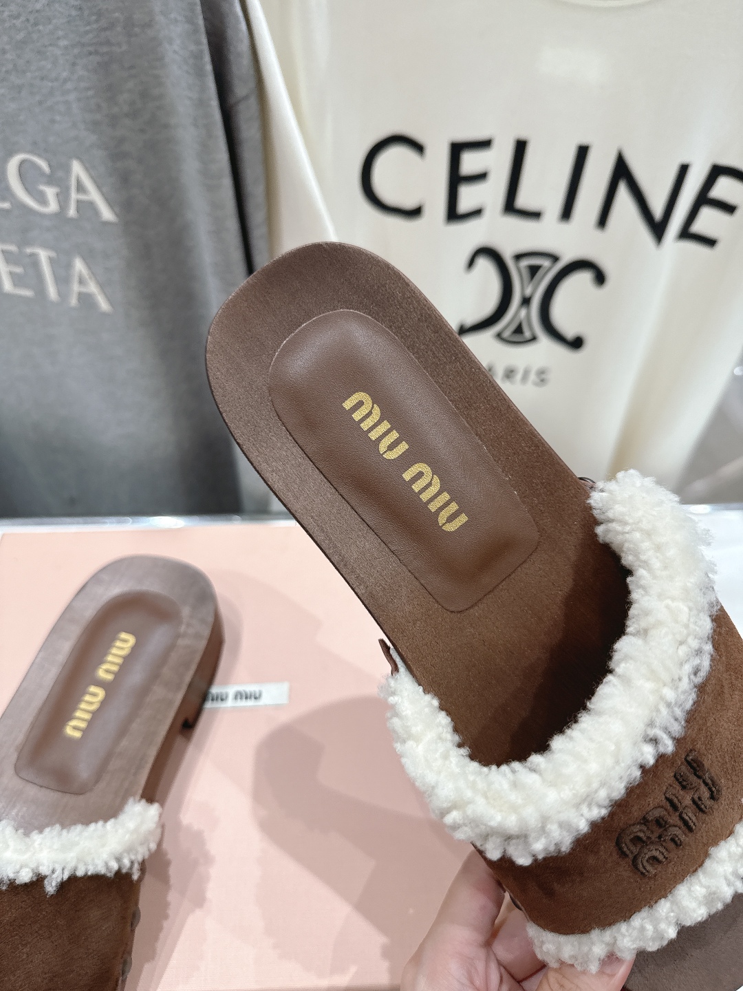 高版本出厂  
  MiuMiu/缪缪2025ss秋冬最新火爆款勃肯穆勒厚底毛毛拖鞋 居家保暖时尚于一体