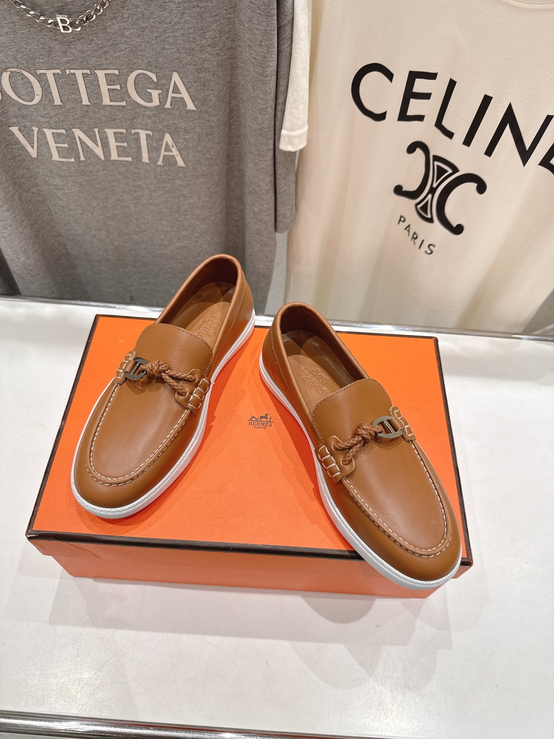高版本出厂  男码+10
   Hermes/爱马仕H家25ss新品情侣款休闲鞋乐福鞋
经典休闲风格，经