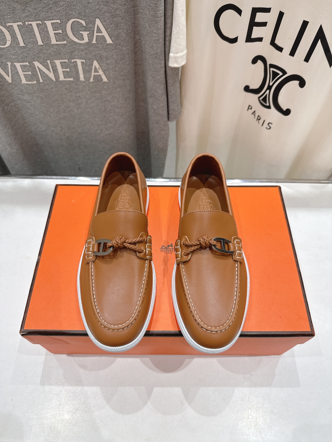 高版本出厂  男码+10
   Hermes/爱马仕H家25ss新品情侣款休闲鞋乐福鞋
经典休闲风格，经