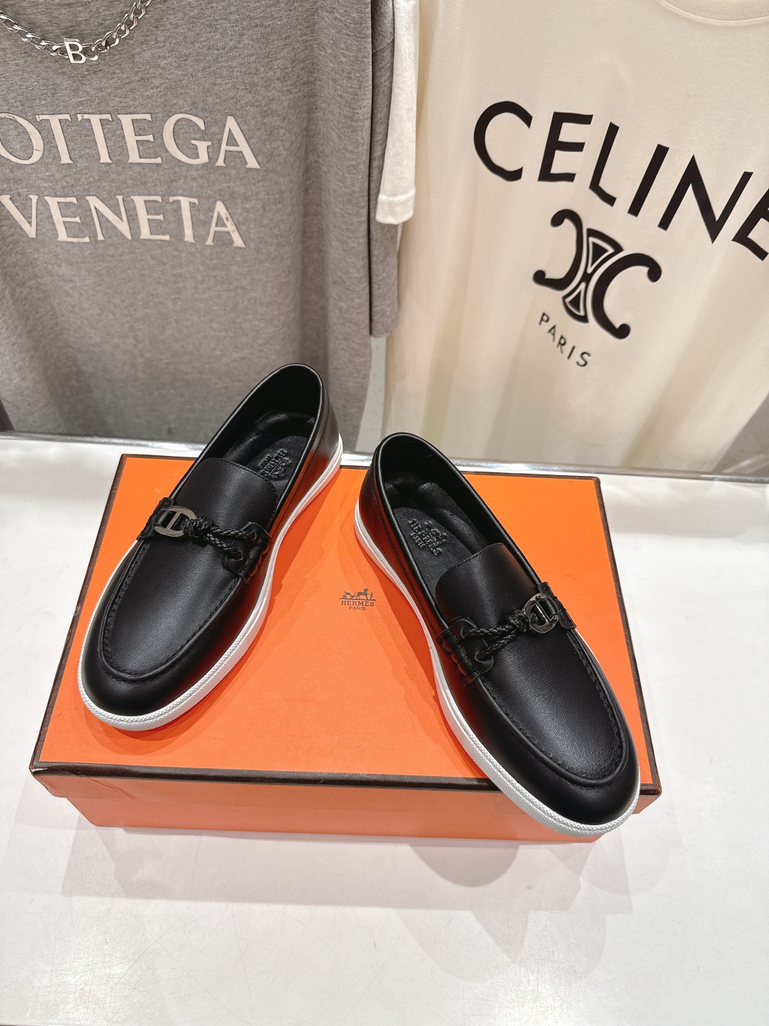 高版本出厂  男码+10
   Hermes/爱马仕H家25ss新品情侣款休闲鞋乐福鞋
经典休闲风格，经
