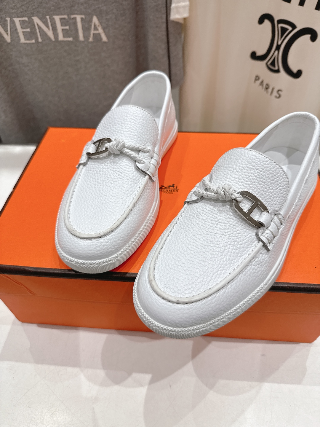 高版本出厂  男码+10
   Hermes/爱马仕H家25ss新品情侣款休闲鞋乐福鞋
经典休闲风格，经