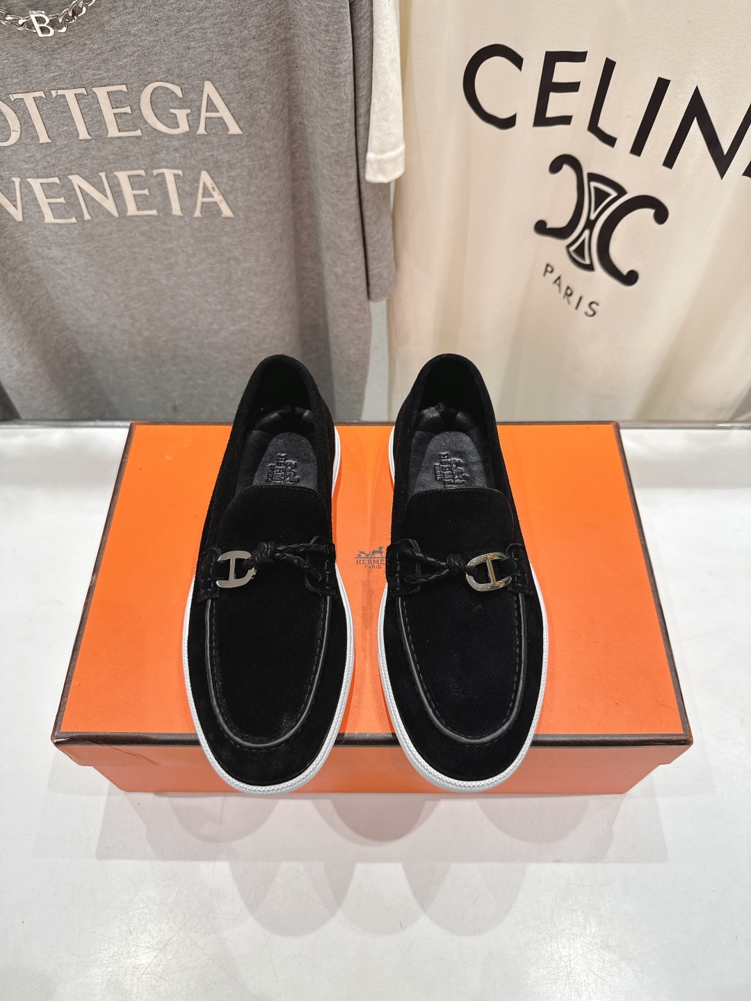 高版本出厂  男码+10
   Hermes/爱马仕H家25ss新品情侣款休闲鞋乐福鞋
经典休闲风格，经