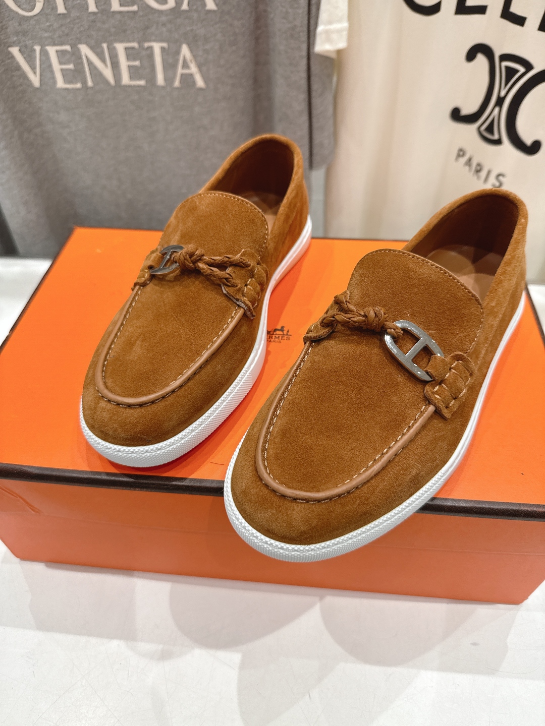 高版本出厂  男码+10
   Hermes/爱马仕H家25ss新品情侣款休闲鞋乐福鞋
经典休闲风格，经