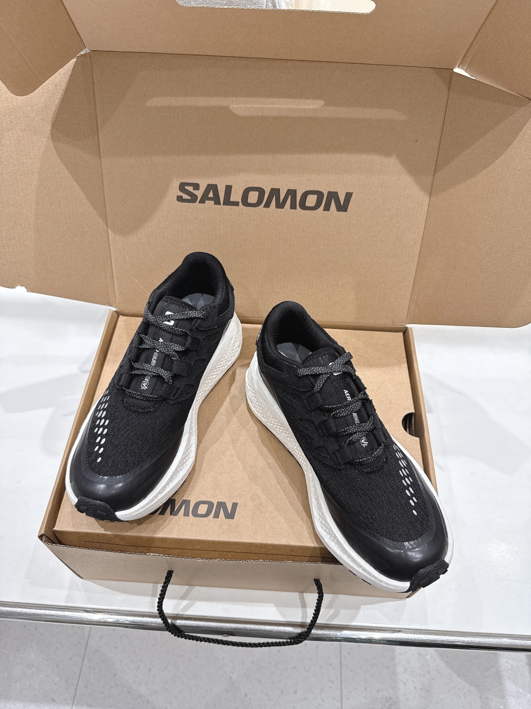 高版本出厂  情侣款
 Salomon萨洛蒙～2025ss最新款休闲运动鞋厚底登山德比鞋跑步鞋
搭配Sa