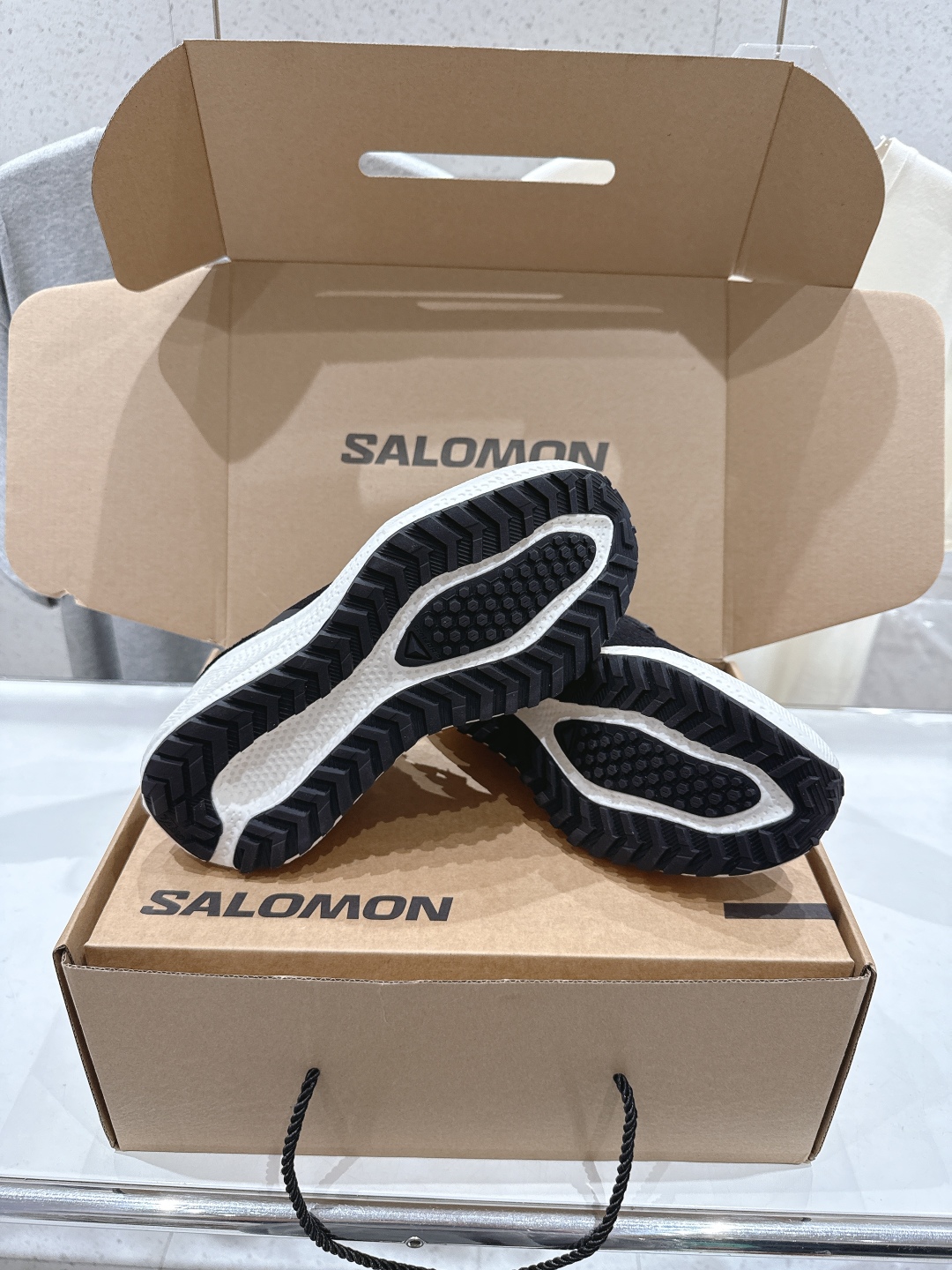 高版本出厂  情侣款
 Salomon萨洛蒙～2025ss最新款休闲运动鞋厚底登山德比鞋跑步鞋
搭配Sa