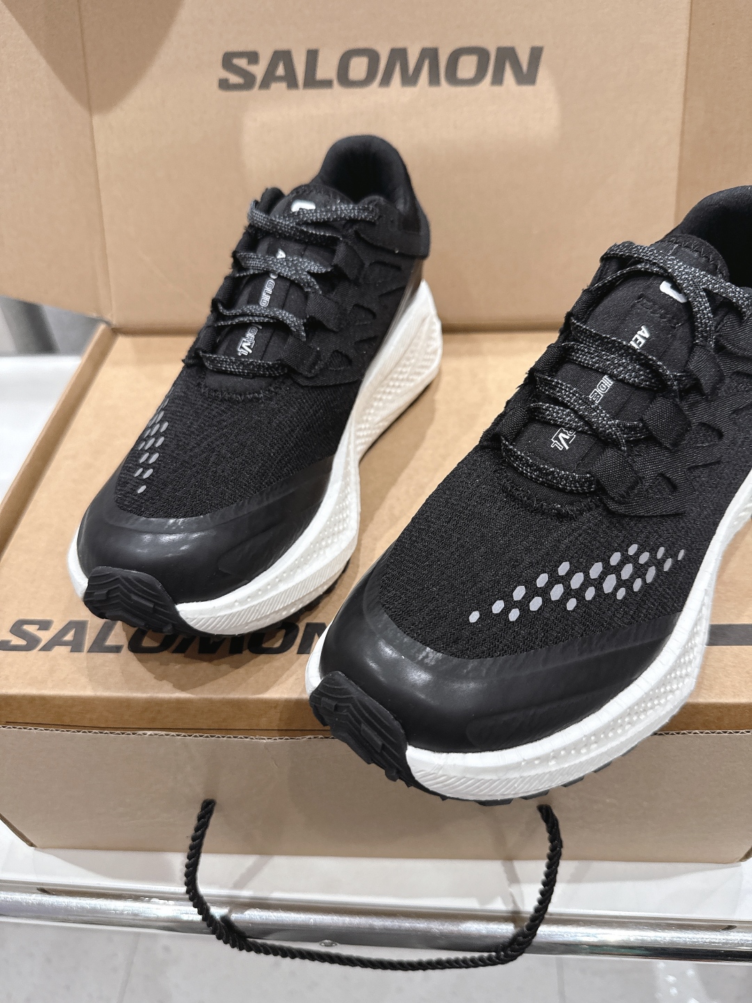 高版本出厂  情侣款
 Salomon萨洛蒙～2025ss最新款休闲运动鞋厚底登山德比鞋跑步鞋
搭配Sa