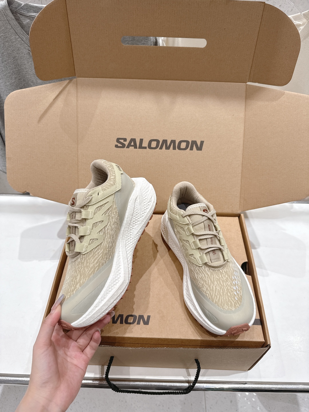 高版本出厂  情侣款
 Salomon萨洛蒙～2025ss最新款休闲运动鞋厚底登山德比鞋跑步鞋
搭配Sa