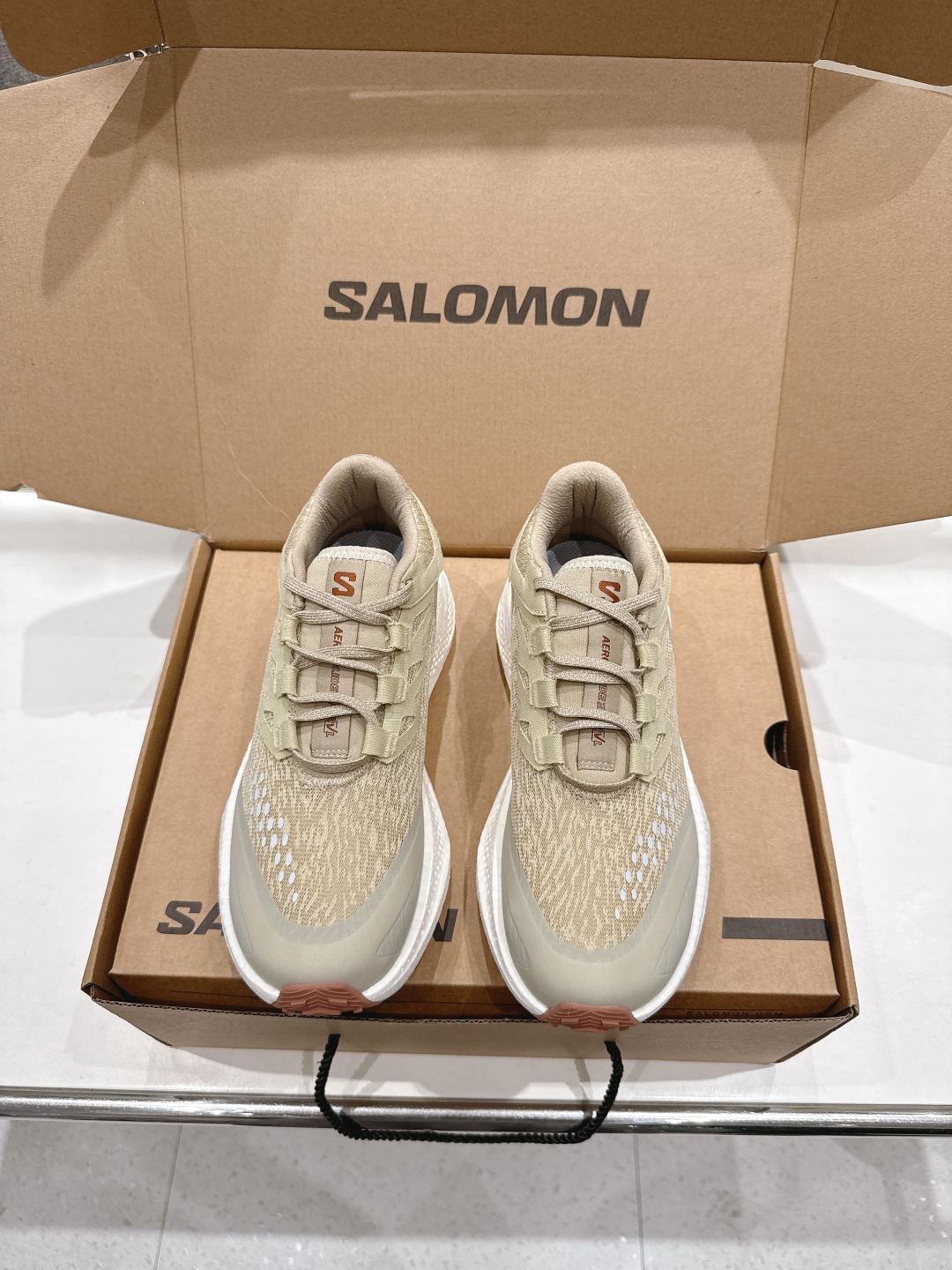 高版本出厂  情侣款
 Salomon萨洛蒙～2025ss最新款休闲运动鞋厚底登山德比鞋跑步鞋
搭配Sa