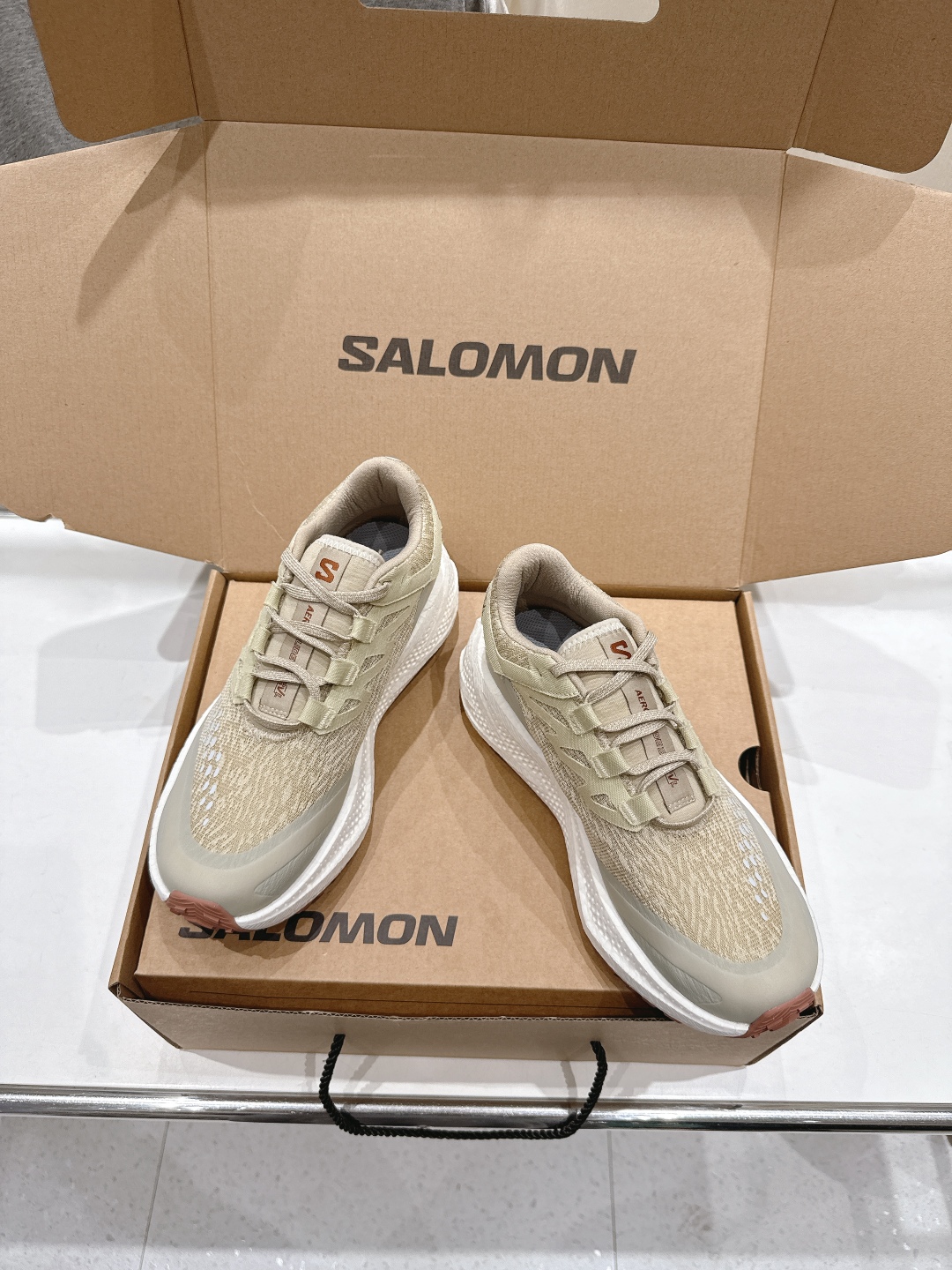 高版本出厂  情侣款
 Salomon萨洛蒙～2025ss最新款休闲运动鞋厚底登山德比鞋跑步鞋
搭配Sa