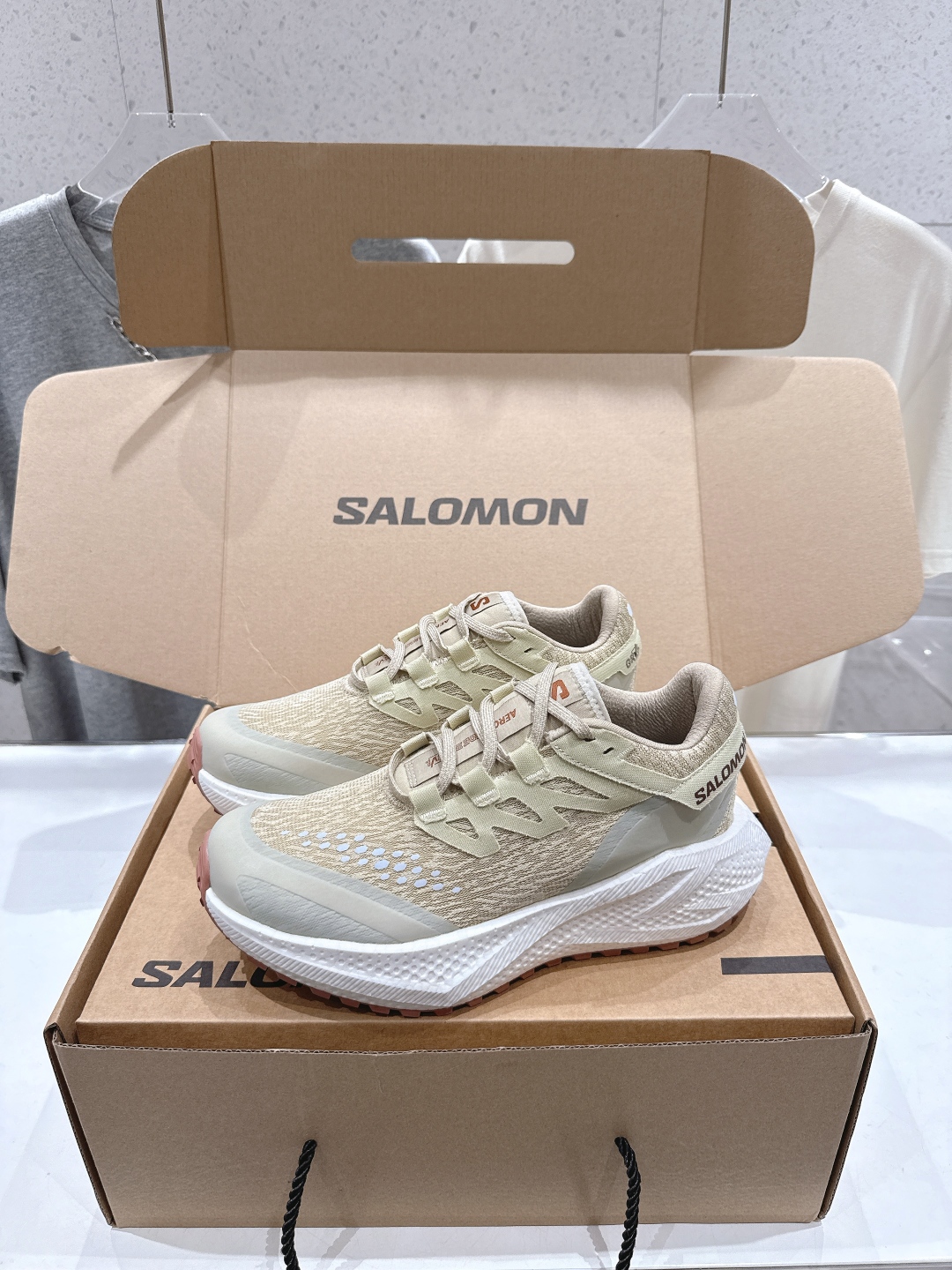 高版本出厂  情侣款
 Salomon萨洛蒙～2025ss最新款休闲运动鞋厚底登山德比鞋跑步鞋
搭配Sa