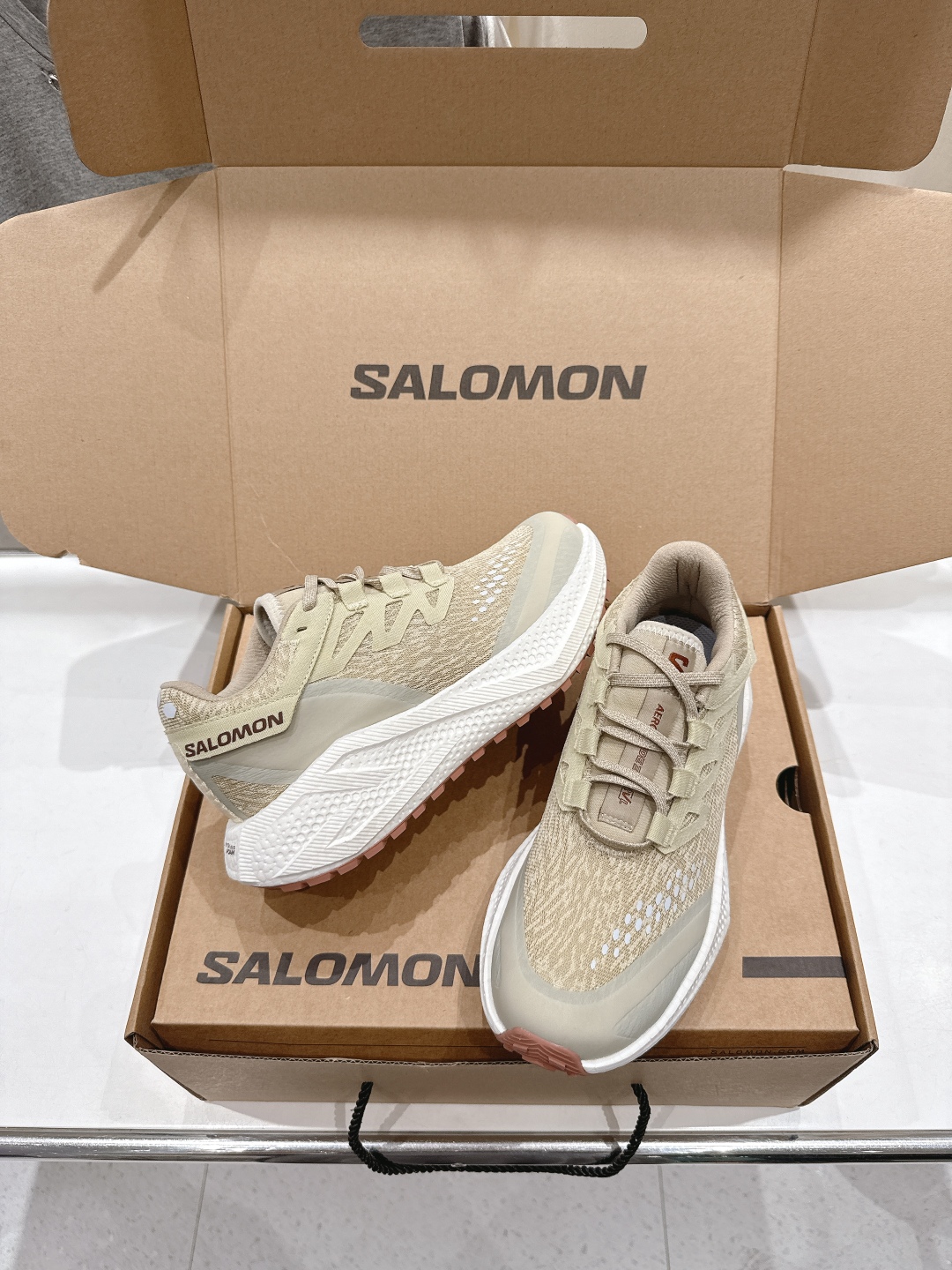 高版本出厂  情侣款
 Salomon萨洛蒙～2025ss最新款休闲运动鞋厚底登山德比鞋跑步鞋
搭配Sa