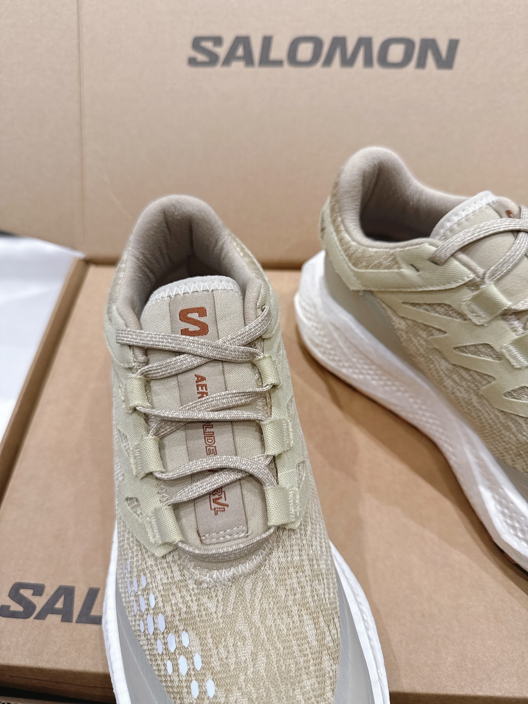高版本出厂  情侣款
 Salomon萨洛蒙～2025ss最新款休闲运动鞋厚底登山德比鞋跑步鞋
搭配Sa