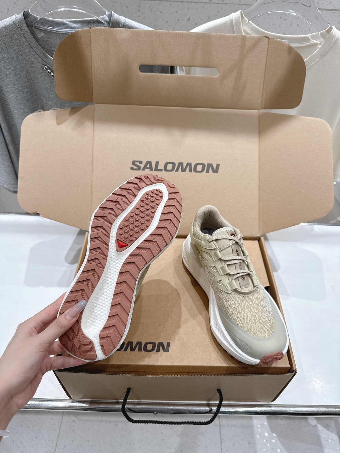 高版本出厂  情侣款
 Salomon萨洛蒙～2025ss最新款休闲运动鞋厚底登山德比鞋跑步鞋
搭配Sa