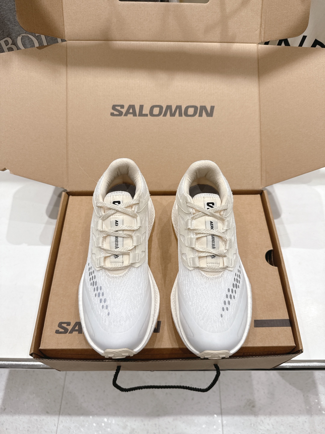 高版本出厂  情侣款
 Salomon萨洛蒙～2025ss最新款休闲运动鞋厚底登山德比鞋跑步鞋
搭配Sa