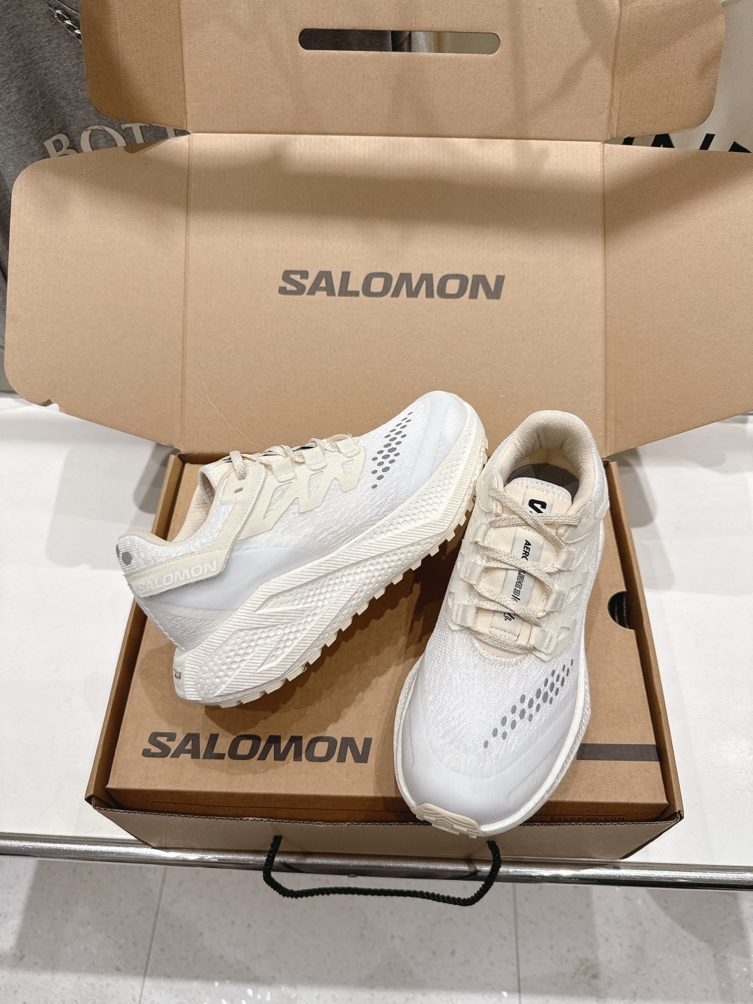 高版本出厂  情侣款
 Salomon萨洛蒙～2025ss最新款休闲运动鞋厚底登山德比鞋跑步鞋
搭配Sa