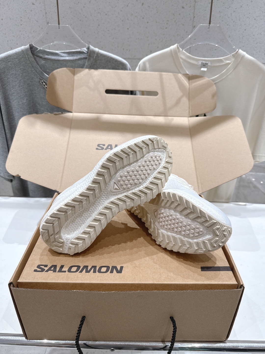高版本出厂  情侣款
 Salomon萨洛蒙～2025ss最新款休闲运动鞋厚底登山德比鞋跑步鞋
搭配Sa
