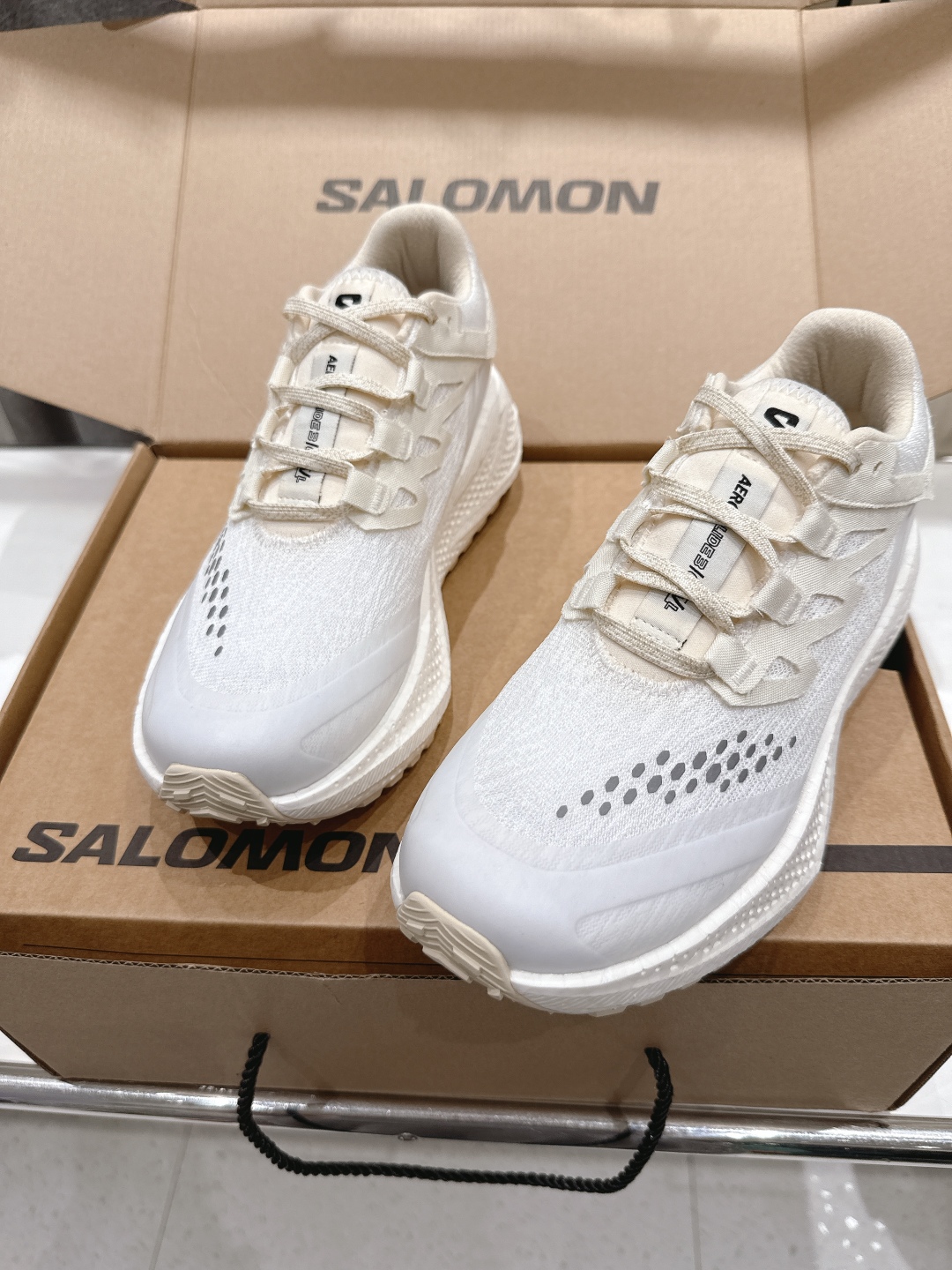 高版本出厂  情侣款
 Salomon萨洛蒙～2025ss最新款休闲运动鞋厚底登山德比鞋跑步鞋
搭配Sa
