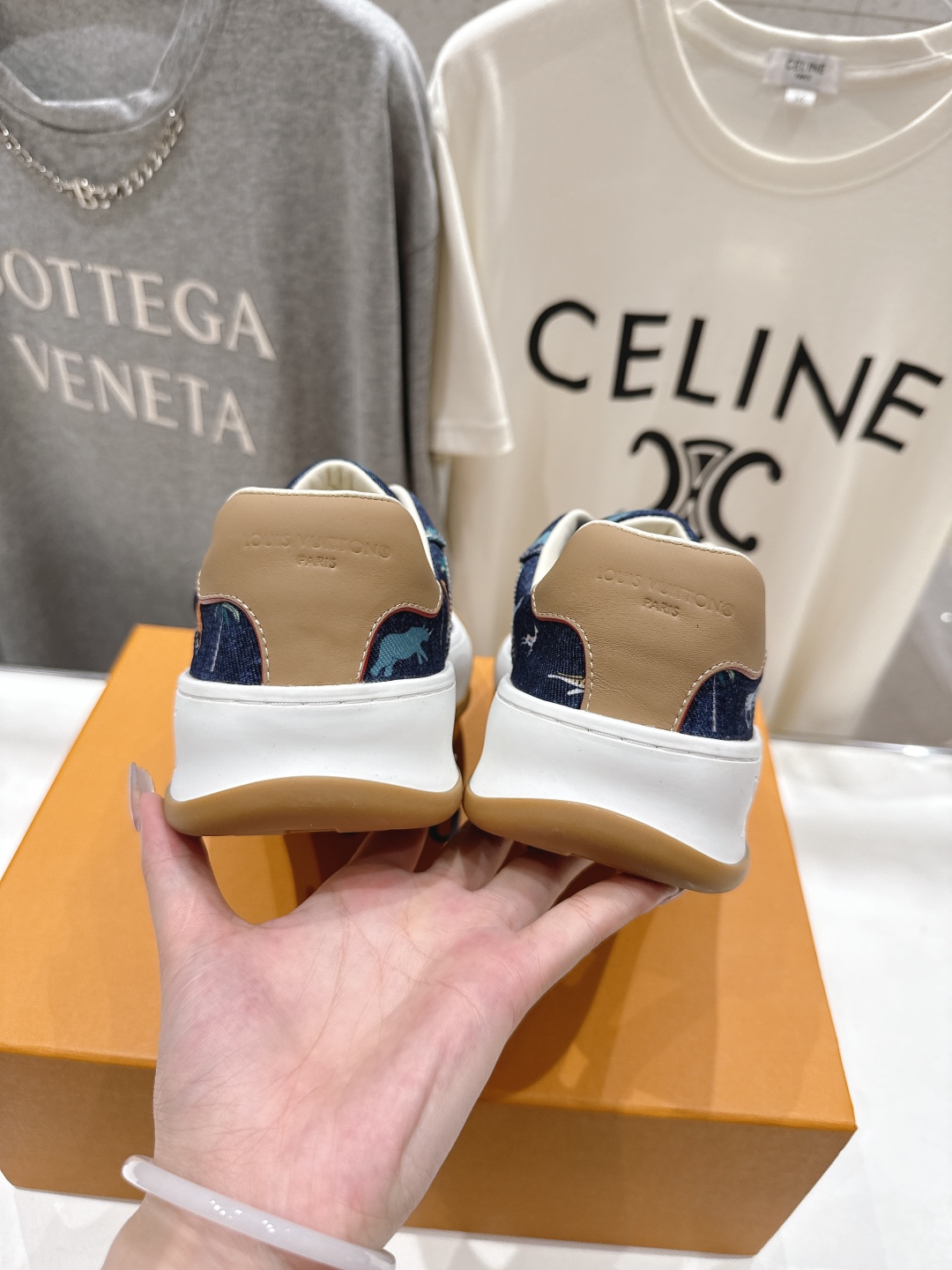 高版本出厂 只有男款
  LOUIS VUITTON～LV路易威登L家驴牌最新走秀款Tilted系列厚底