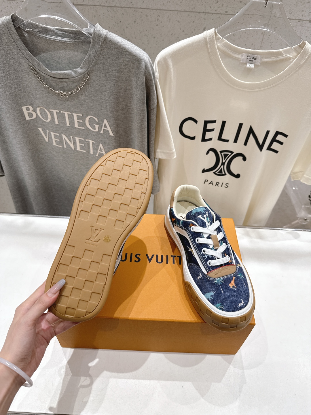 高版本出厂 只有男款
  LOUIS VUITTON～LV路易威登L家驴牌最新走秀款Tilted系列厚底