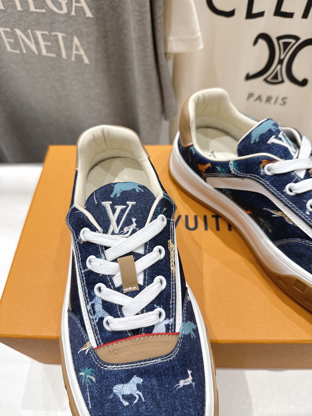 高版本出厂 只有男款
  LOUIS VUITTON～LV路易威登L家驴牌最新走秀款Tilted系列厚底