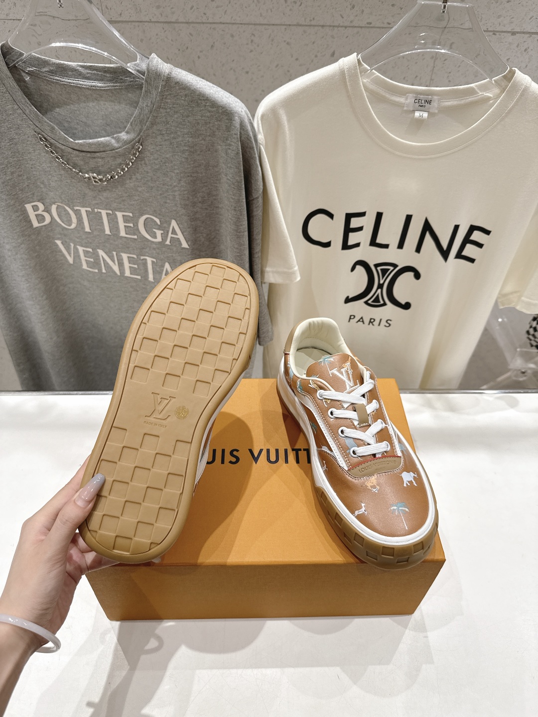 高版本出厂 只有男款
  LOUIS VUITTON～LV路易威登L家驴牌最新走秀款Tilted系列厚底
